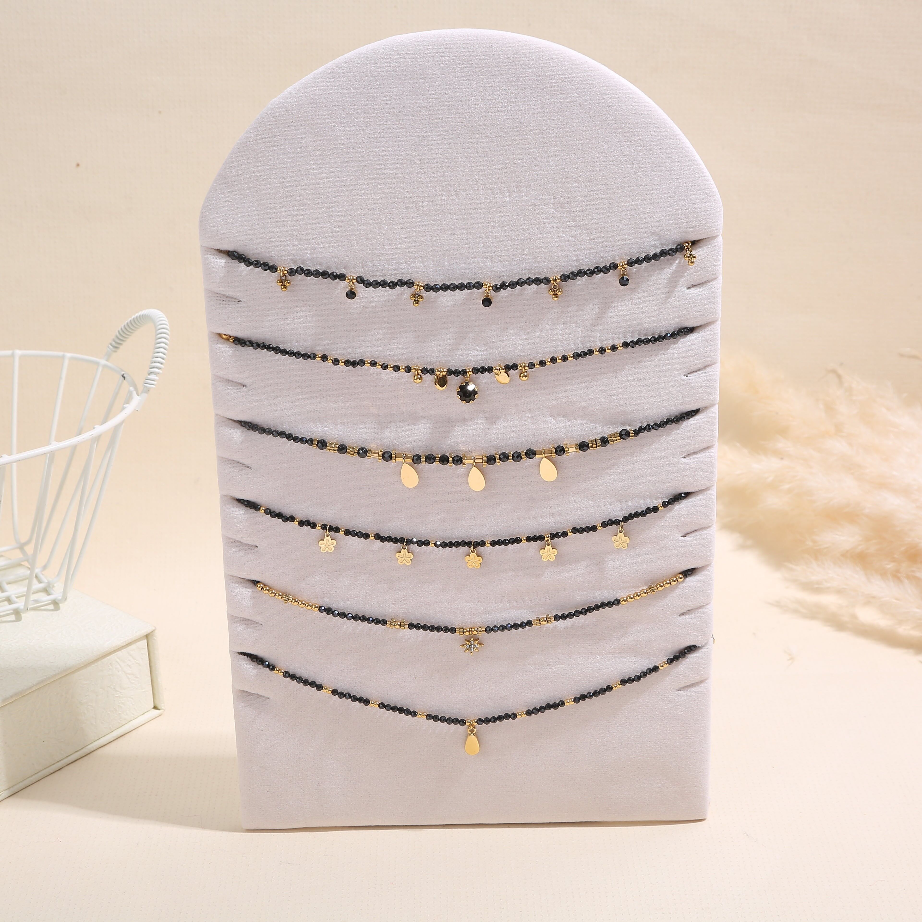 Set di 6 collane in pietra di onice con pendenti placcati in oro