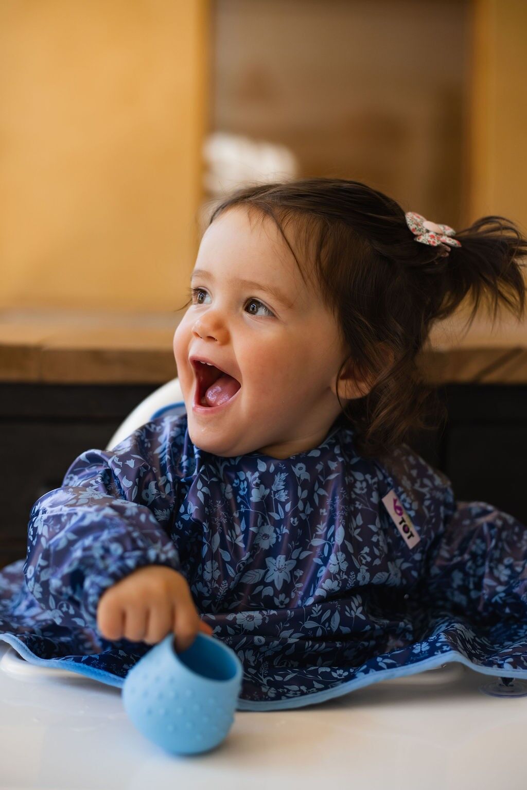 "Fleur De Jardin" Cover & Catch Bib with sleeves Blue