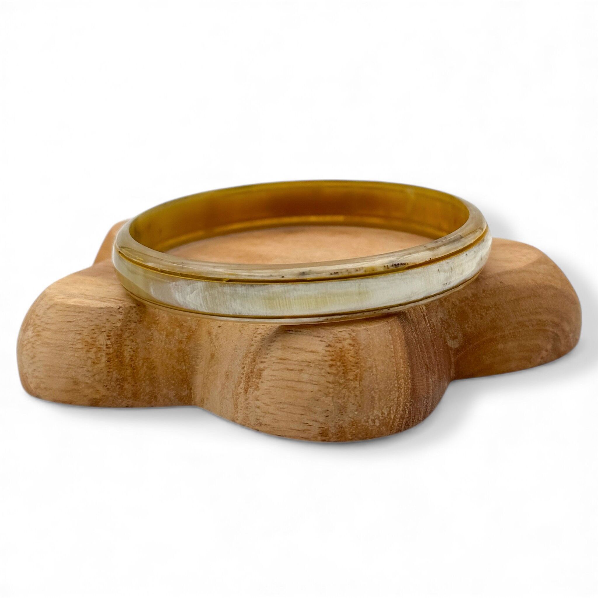 Bracciale in corno di bufalo naturale e oro, 1 cm C76