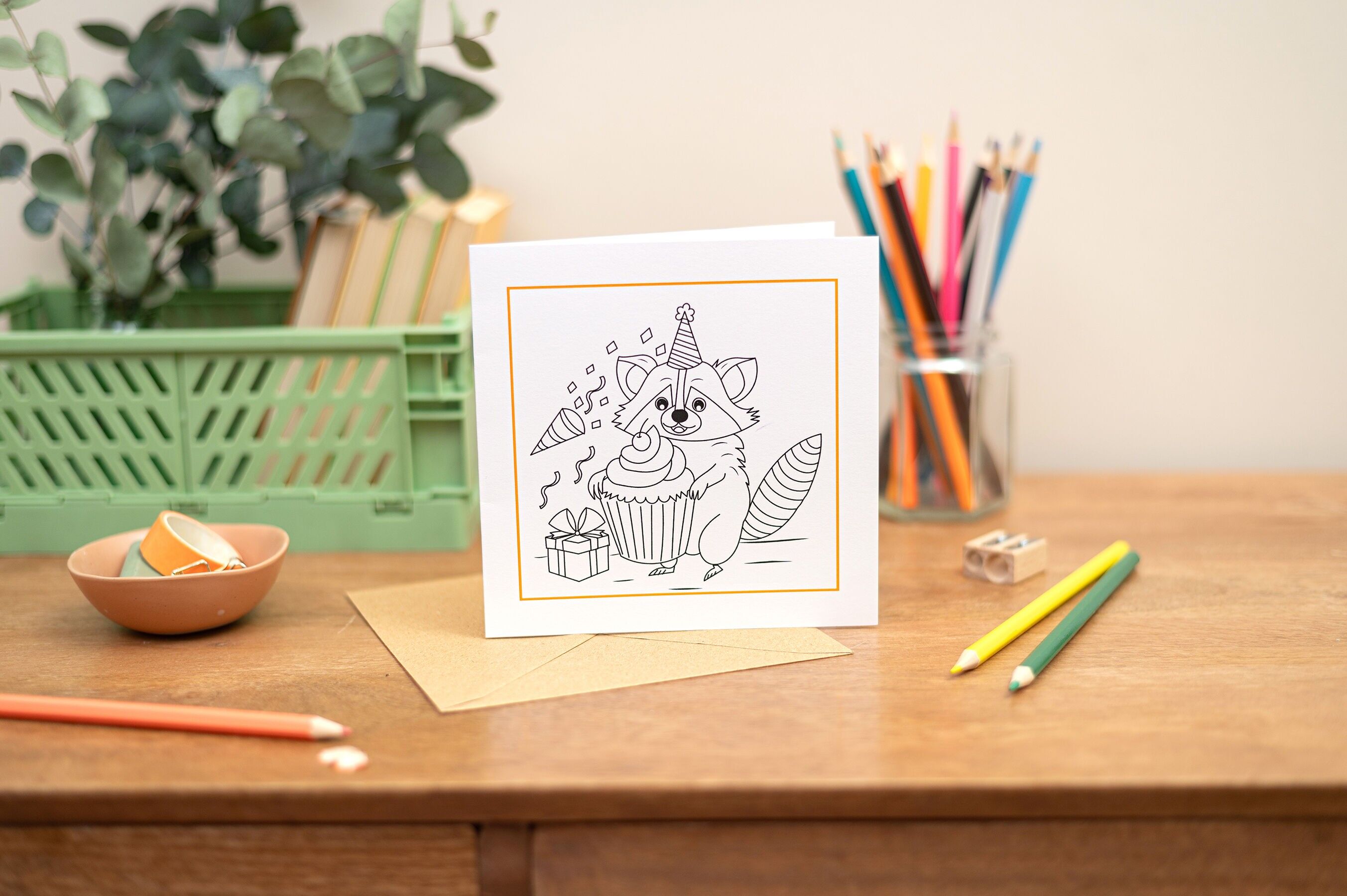 Biglietto d'auguri da colorare per bambini con procione