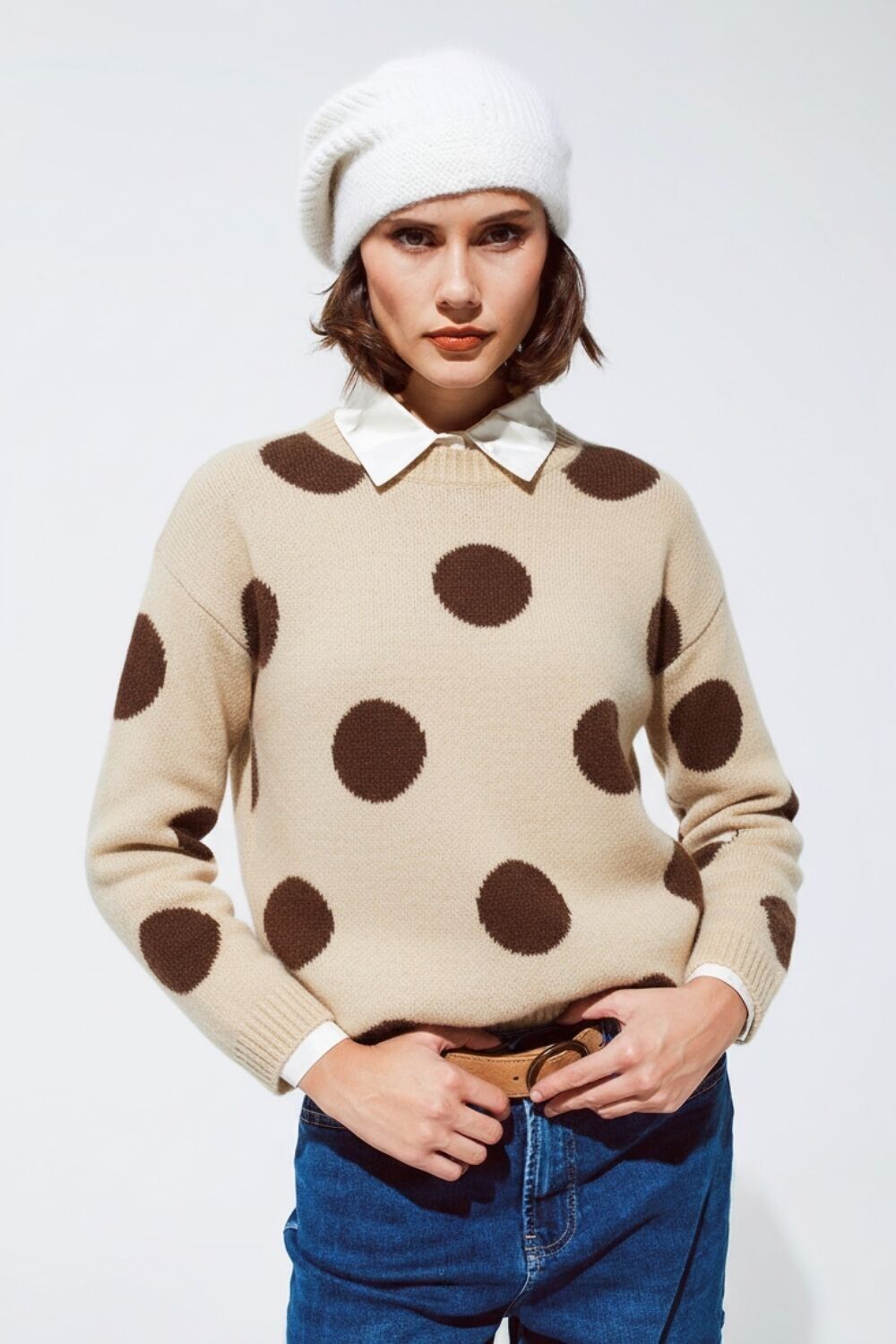 Maglione a pois con collo alto e maniche a campana color crema