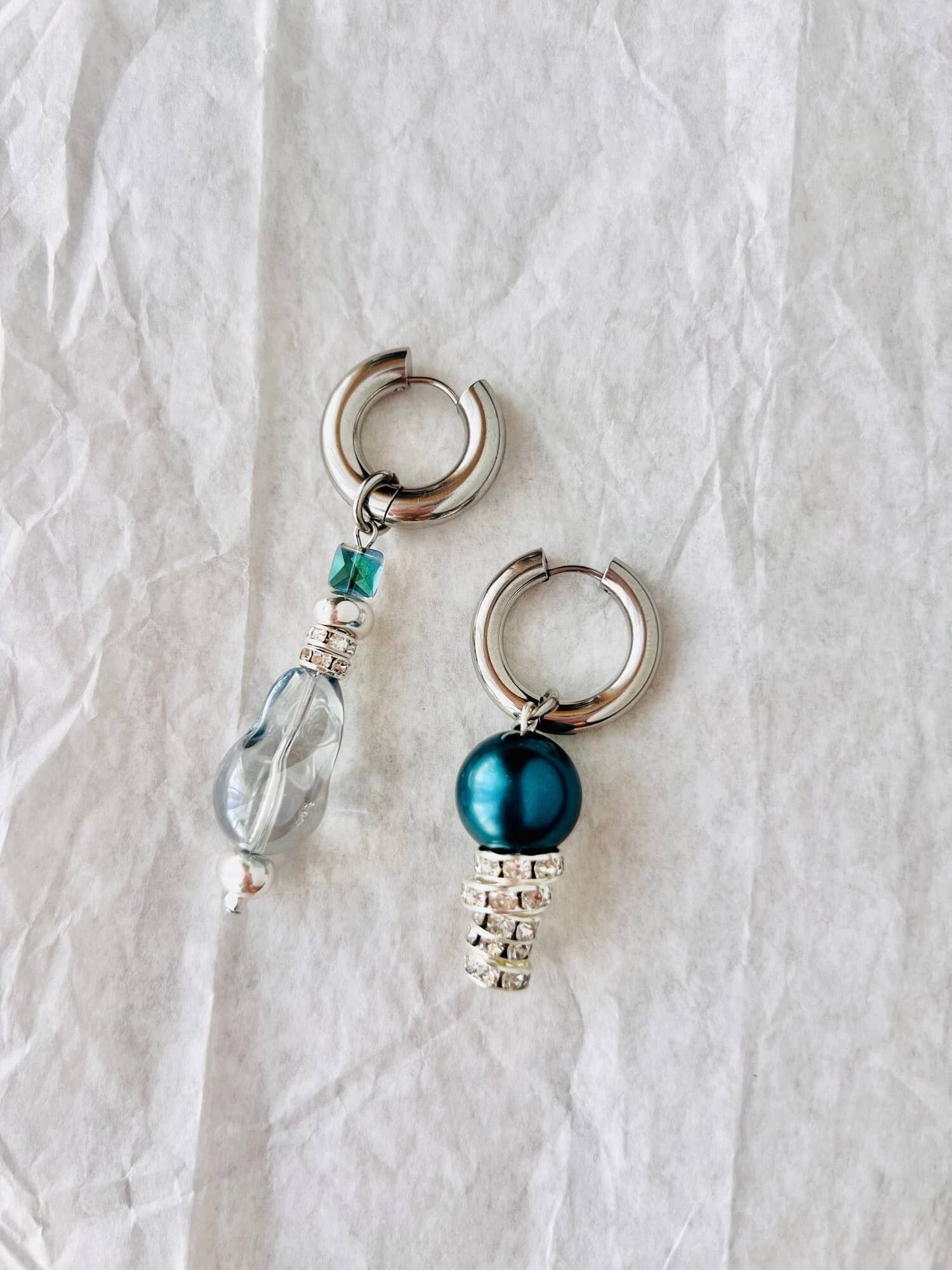 Orecchini a cerchio singolo in argento con perline