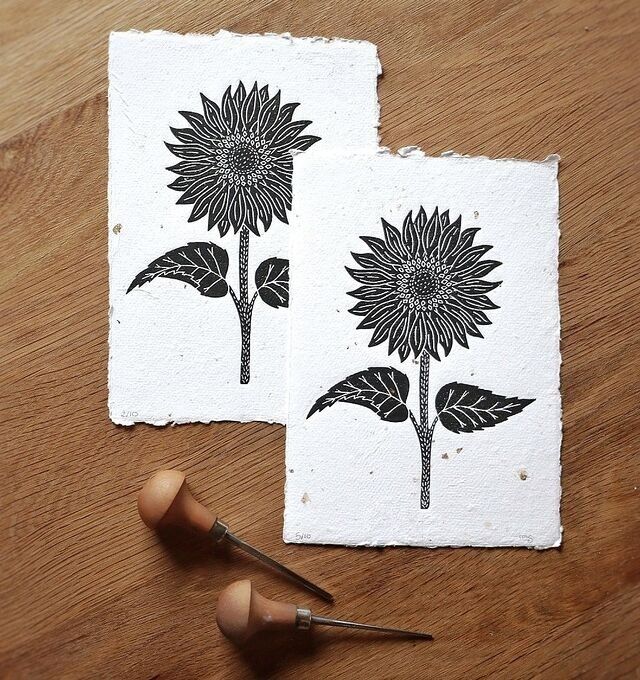 Linograbado Tournesol – Impresión artesanal A5 sobre papel reciclado con dorados