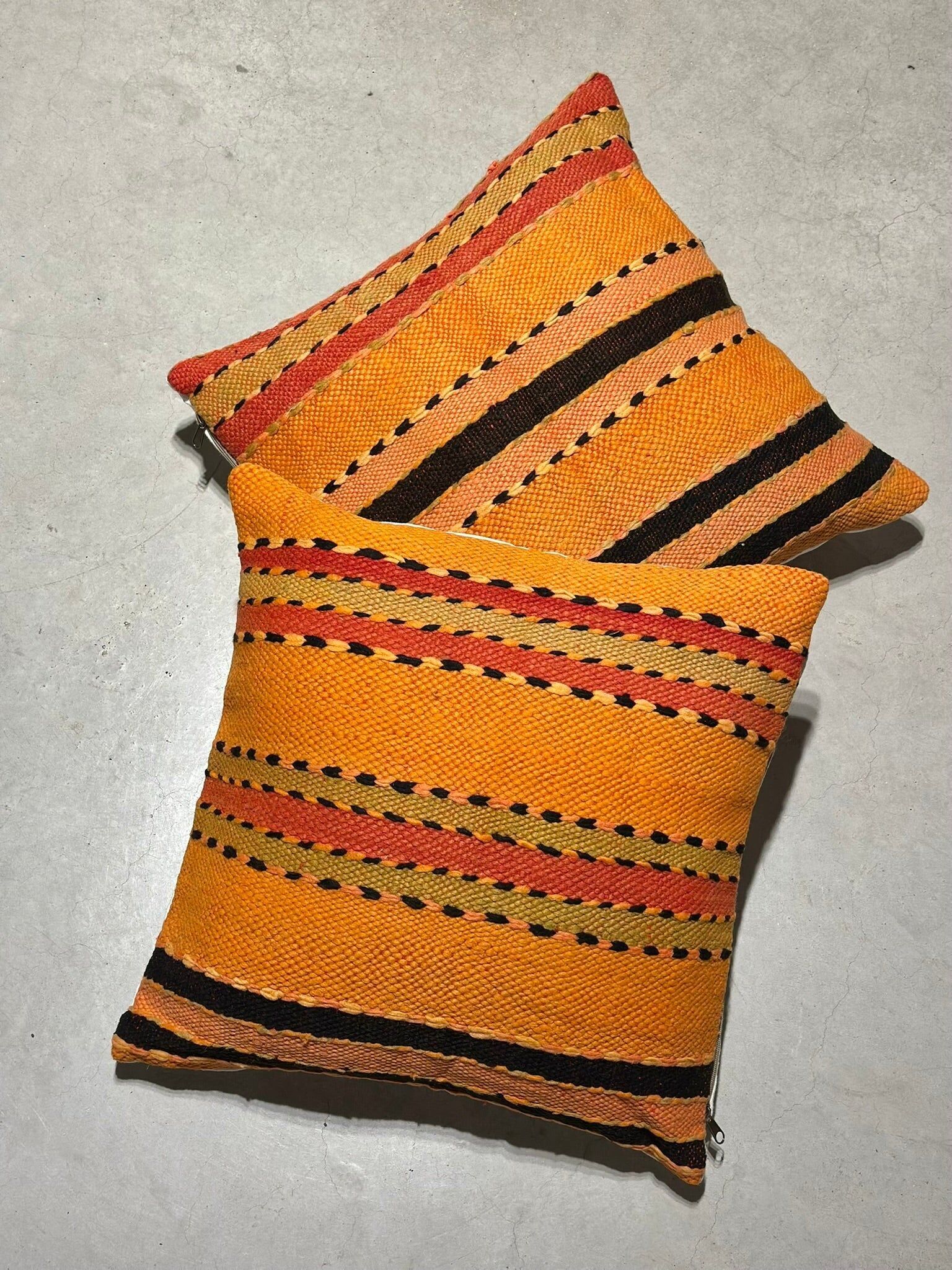 Coussins MZILZA upcyclés 50/50