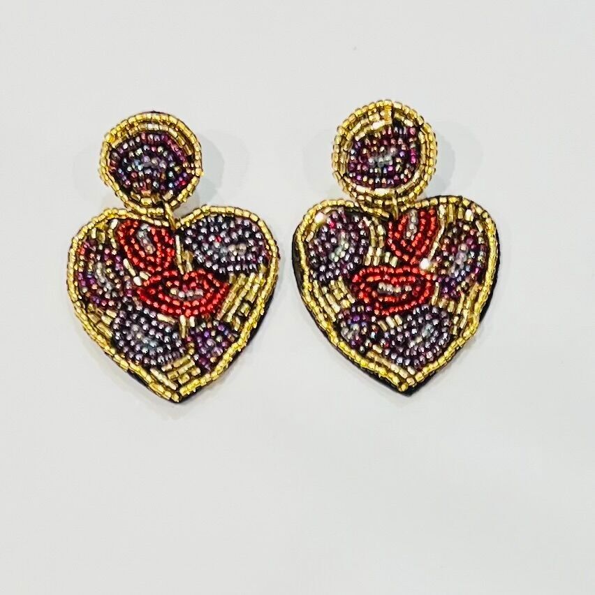 Orecchini in acciaio a forma di cuore con perline