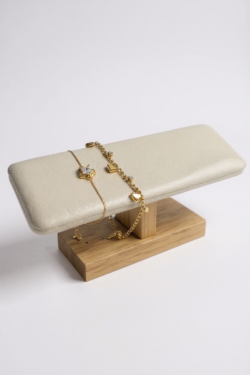 RY37 Wooden Bracelet Display Stand