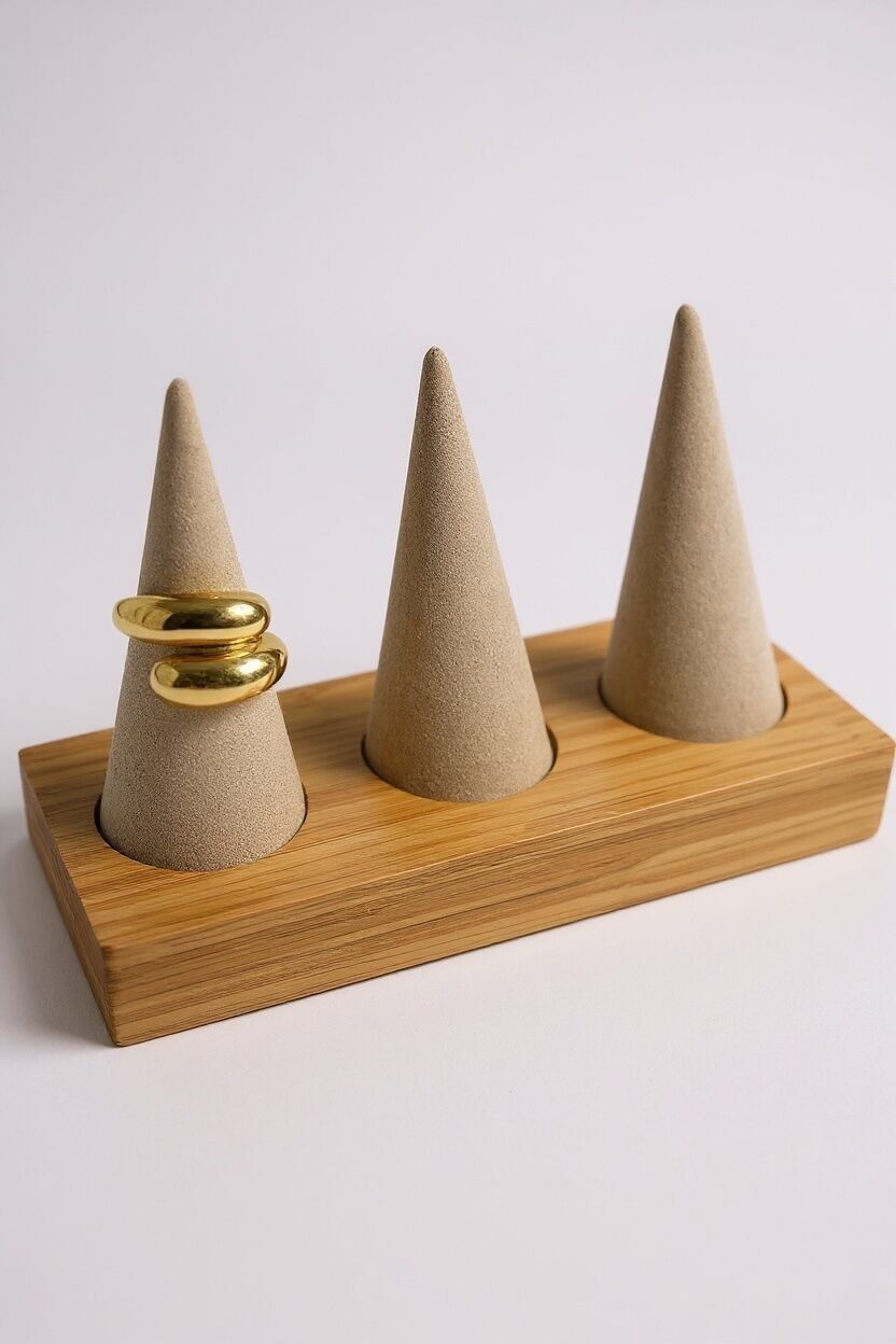 RY52 Wooden Ring Display Stand with 3 Cones