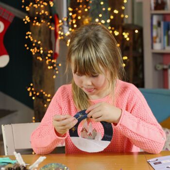 Coffret fabrication couronne de Noël +1 livre - Kit bricolage/activité enfant en français 4