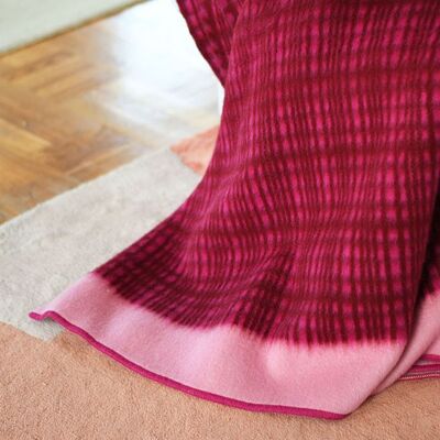 Darling lambswool throw fuchasia