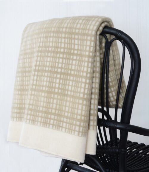 Darling lambswool throw beige/offwhite