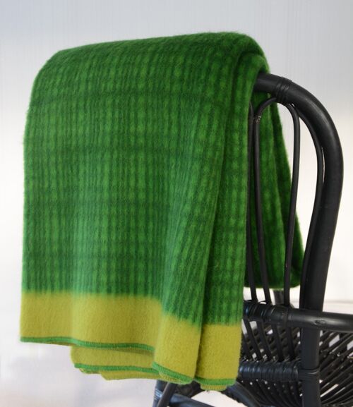 Darling lambswool throw kiwi