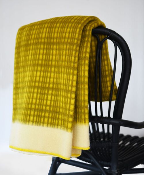 Darling lambswool throw yellow