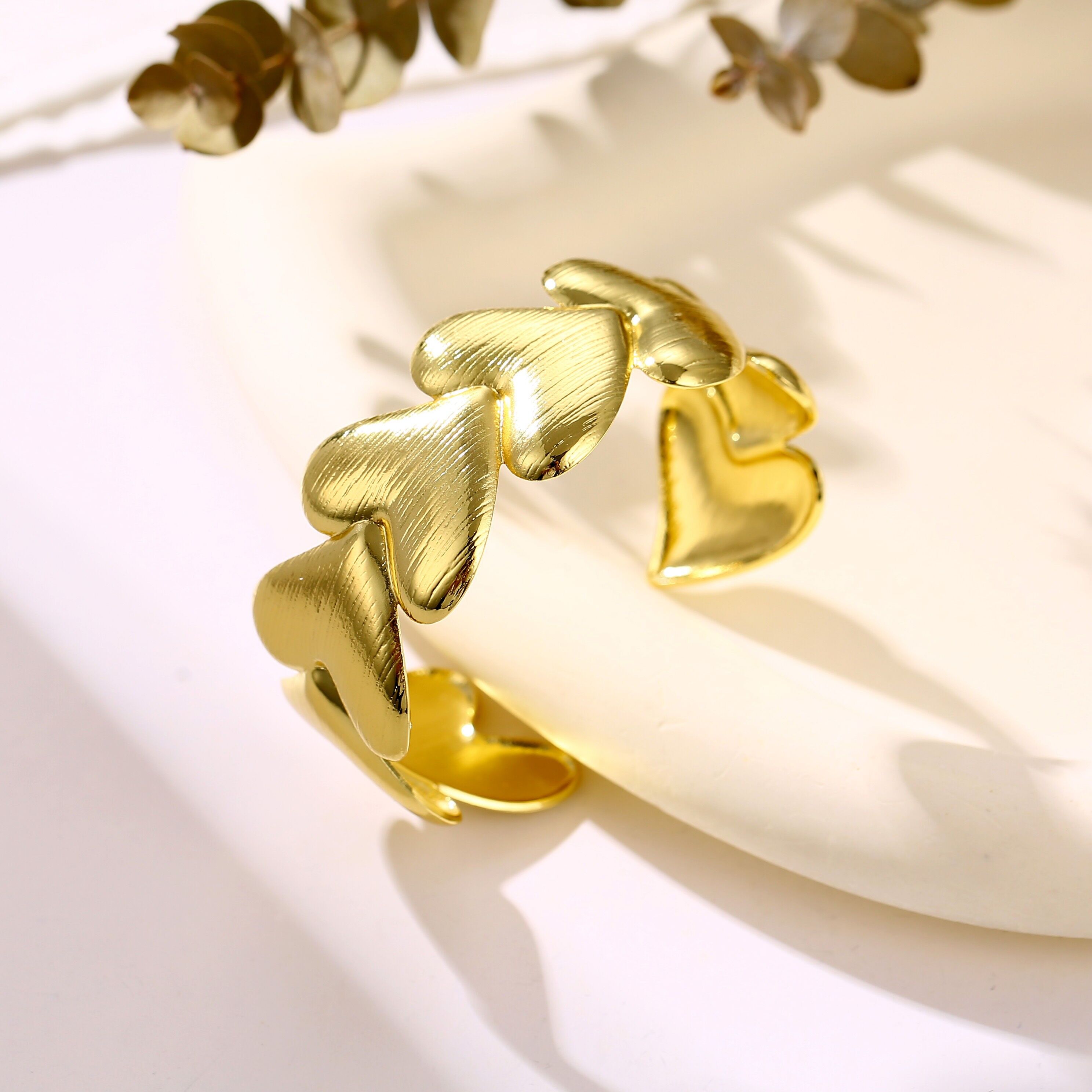 Bracciale rigido regolabile in acciaio inossidabile a forma di cuore - BR110350OR