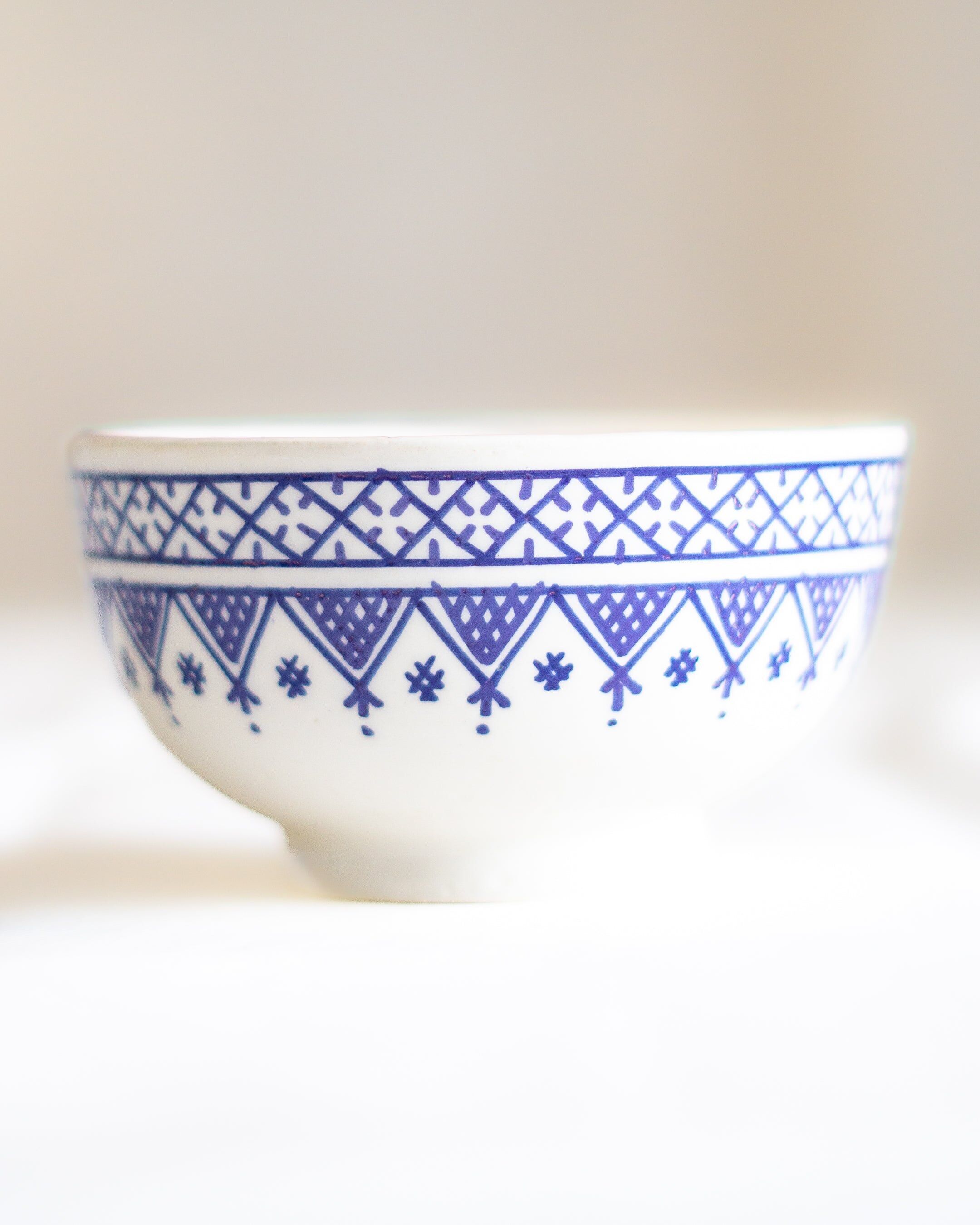 Cuenco andaluz marroquí azul y blanco hecho a mano