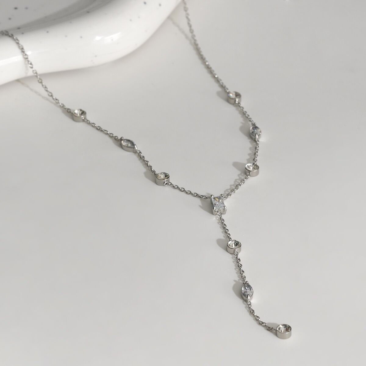 Collana a catena in argento con pendente a Y multistrass