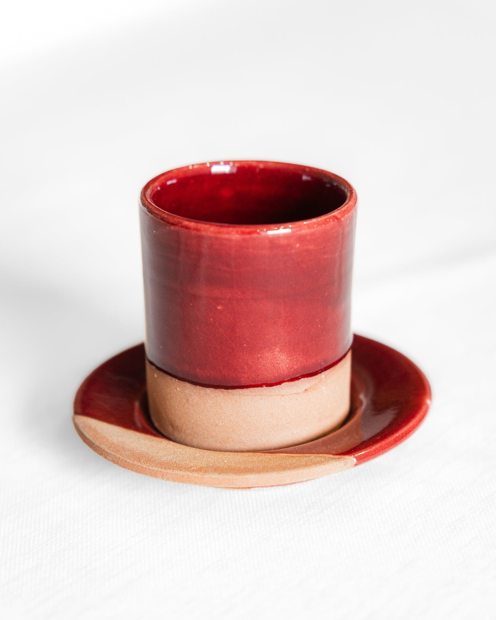 Taza de café de terracota hecha a mano, 6 cm, color burdeos y morado.