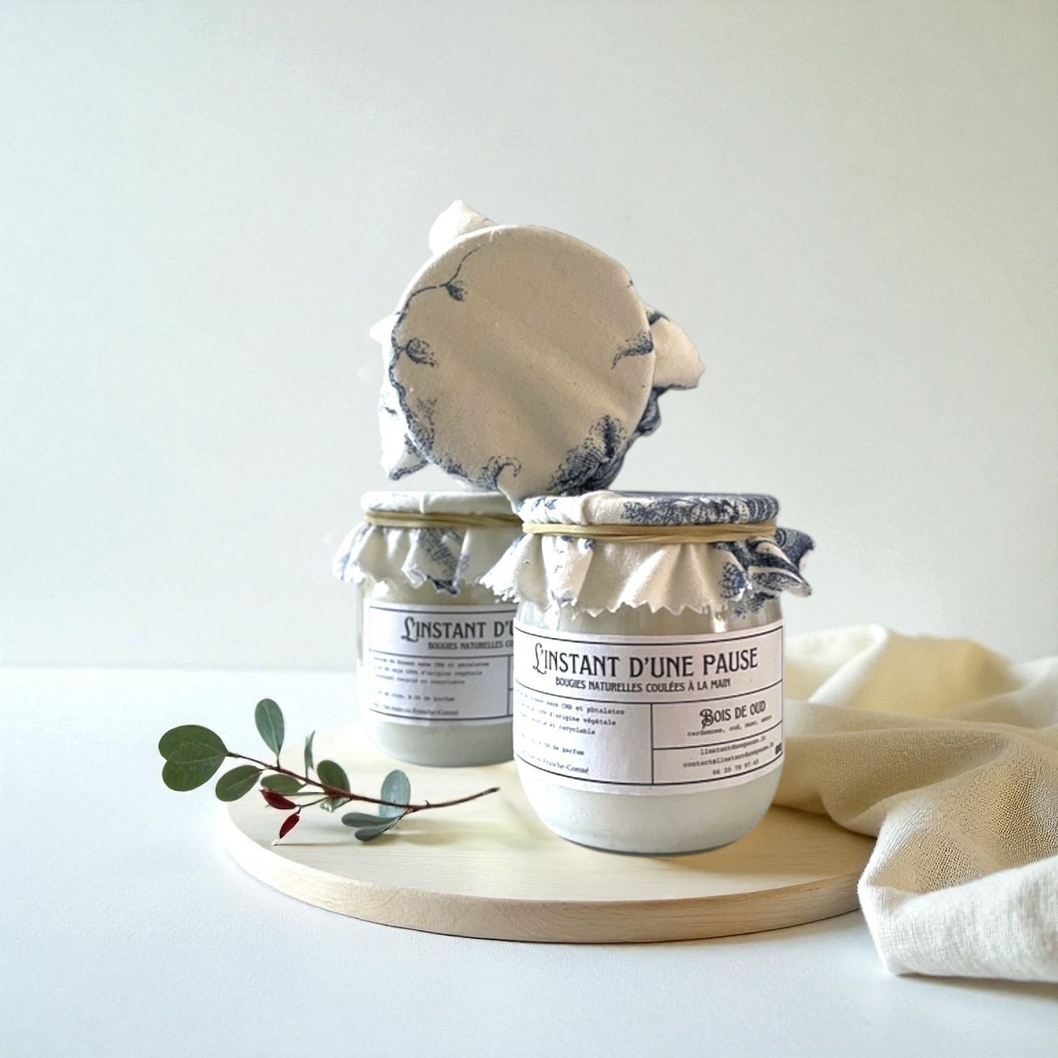 Natural Oud Wood Candle – Handcrafted & Eco-friendly