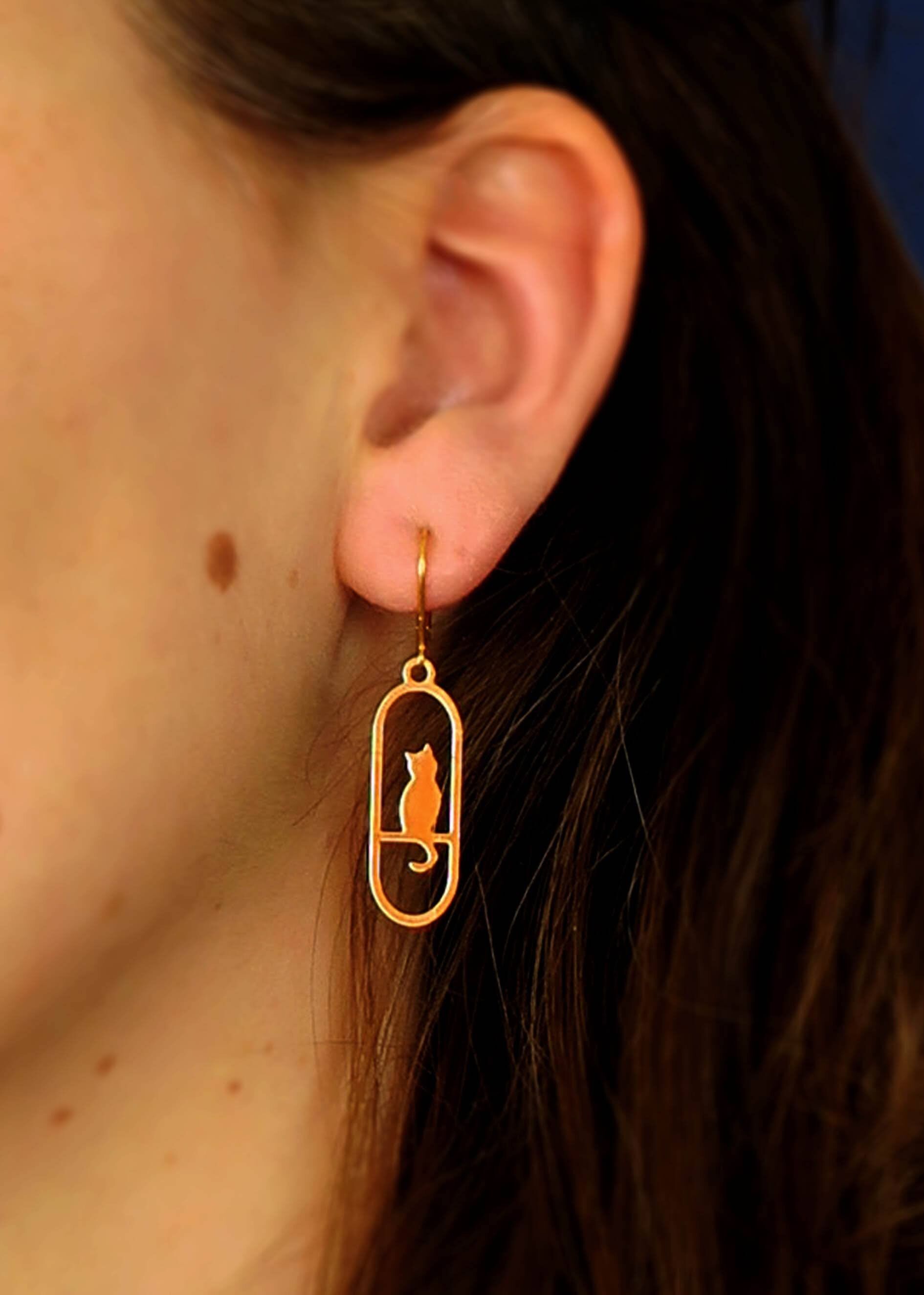 Boucles d'oreilles un chat penché
