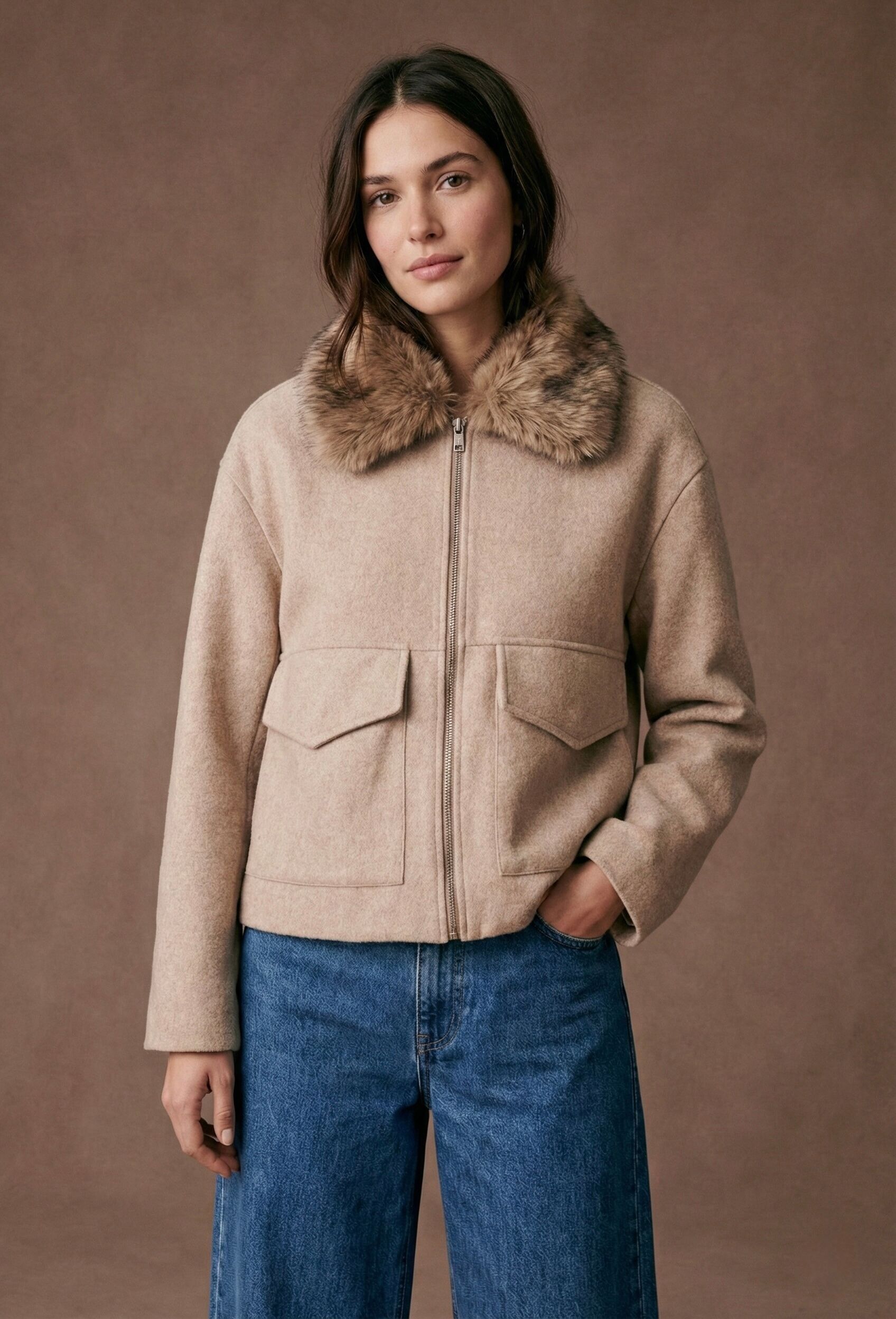 Veste courte à col en fausse fourrure PV2586