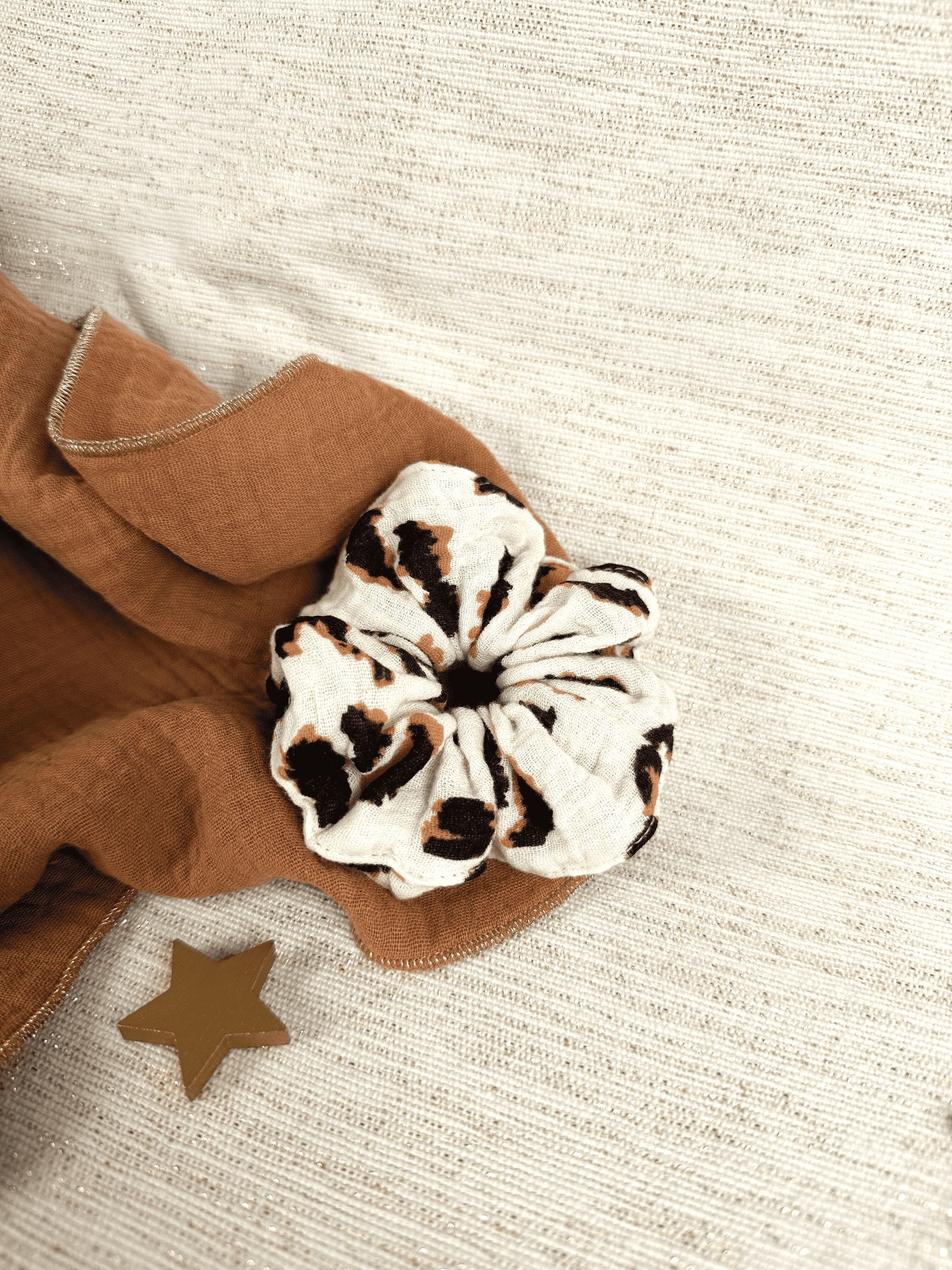 Scrunchie - Ecru Leopard