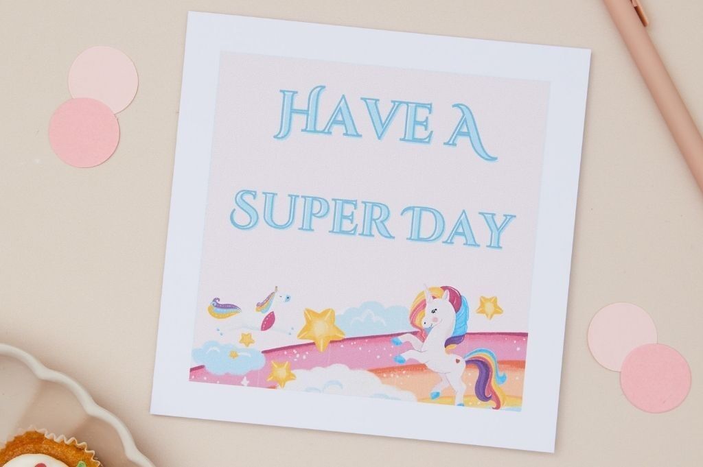 Biglietto di auguri per la festa di compleanno dei bambini a tema unicorno