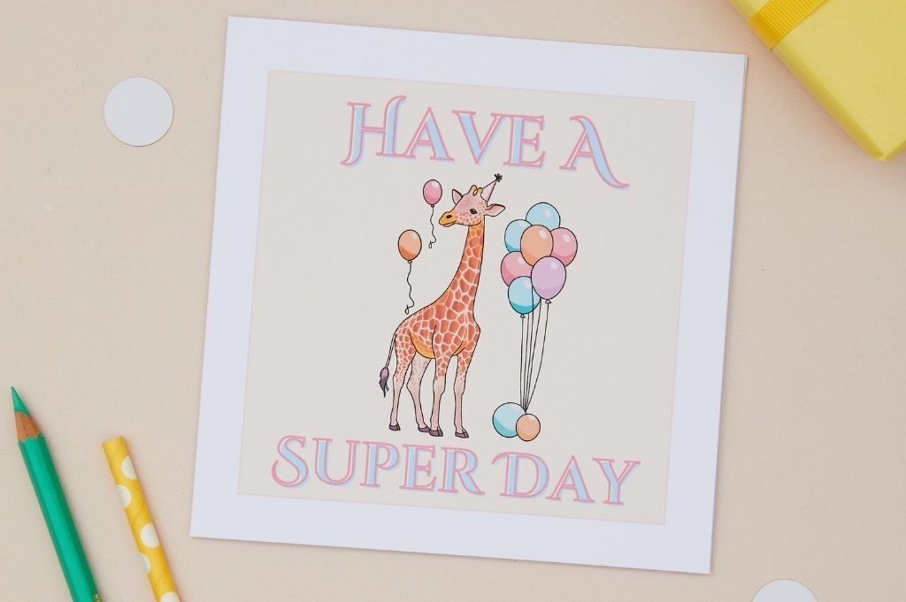 Biglietto di auguri per la festa di compleanno dei bambini a forma di giraffa