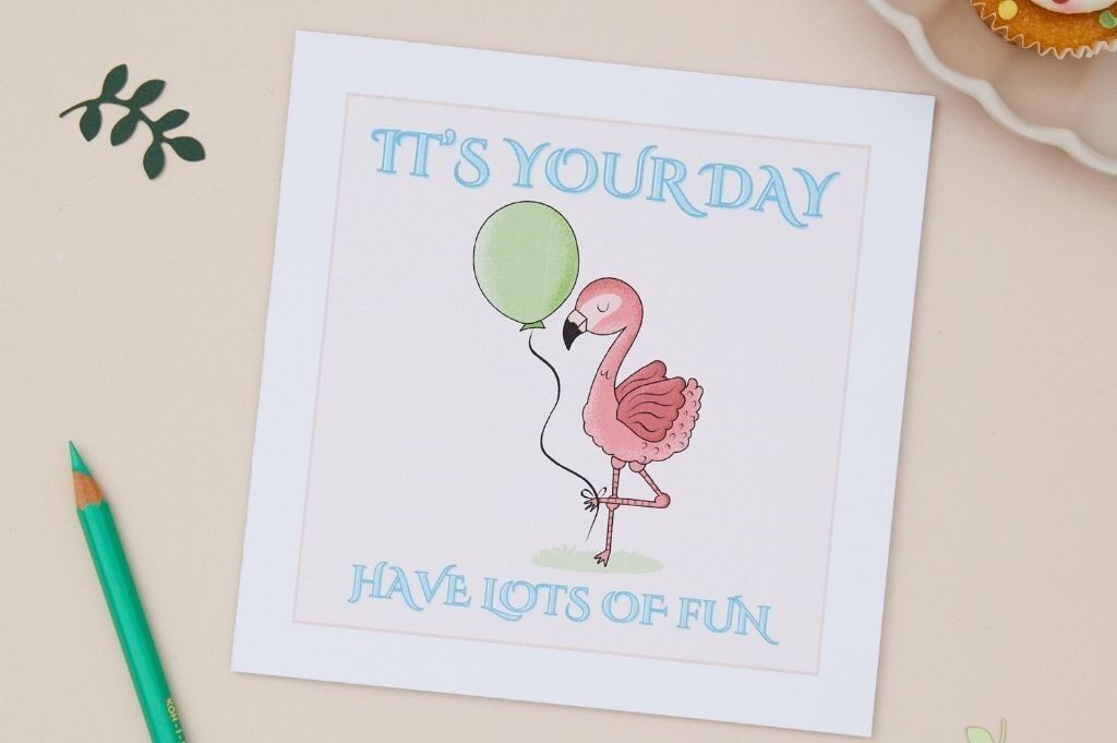 Biglietto di auguri per la festa di compleanno dei bambini a forma di fenicottero