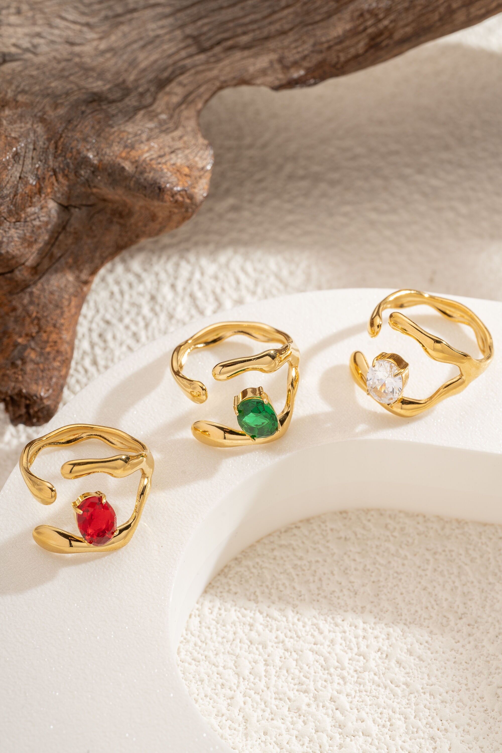 Gold-plated stainless steel ring with an organic design and stone