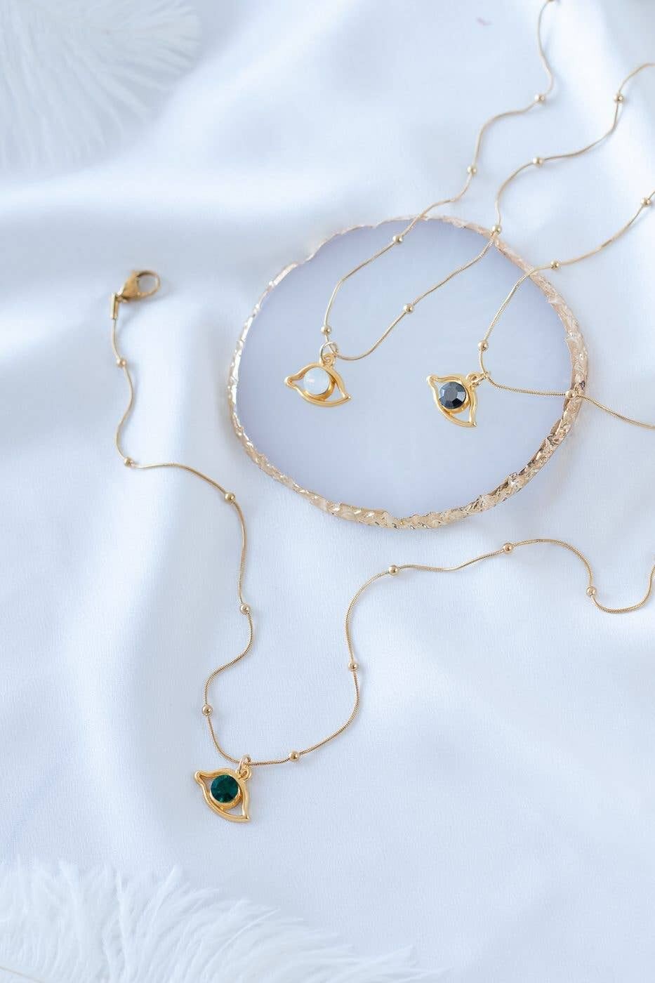 Minimalistischer Augenschutz mit Kristall