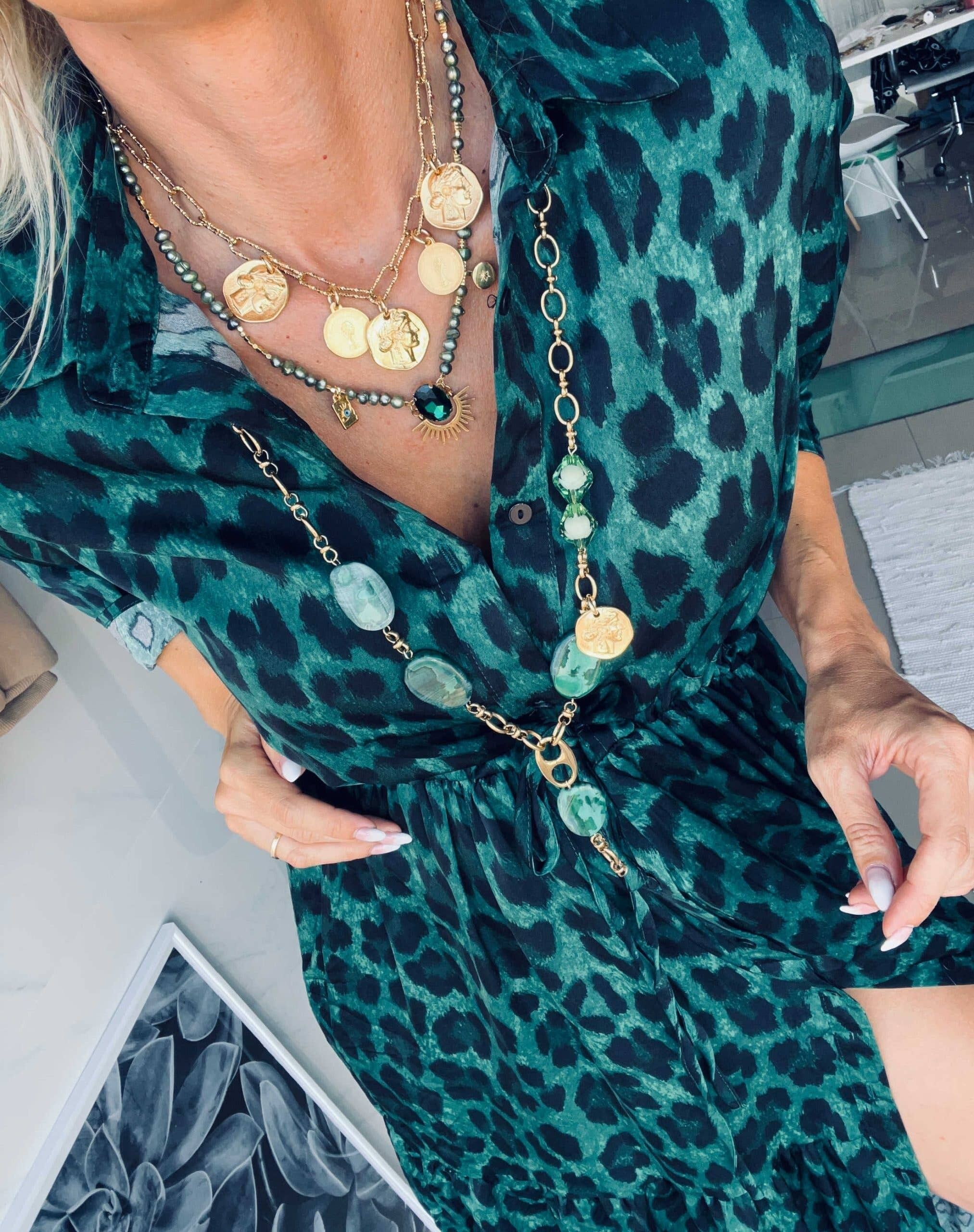 Halskette mit ethnischen Münzen aus Gold