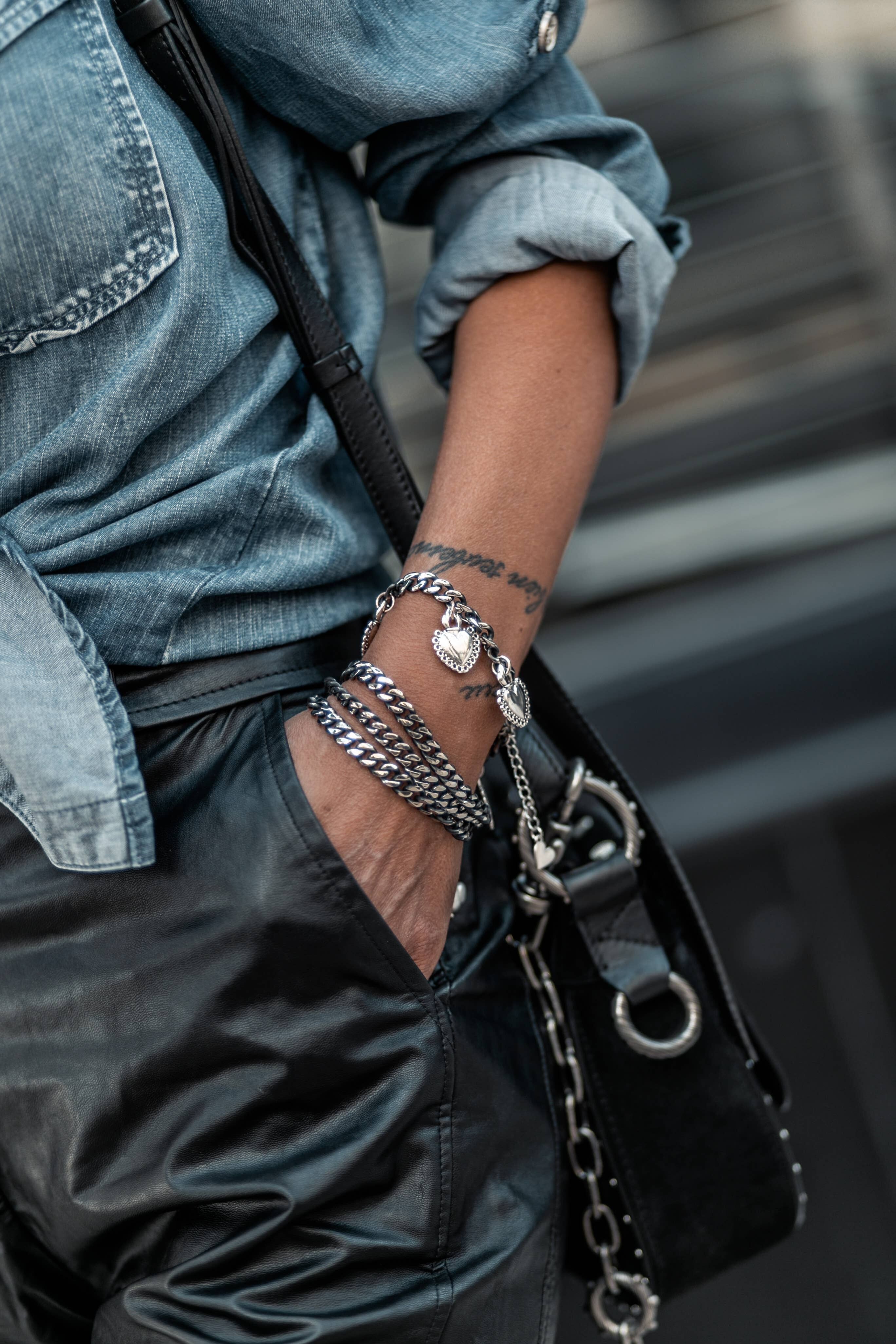 Pulsera triple cadena de acero negra