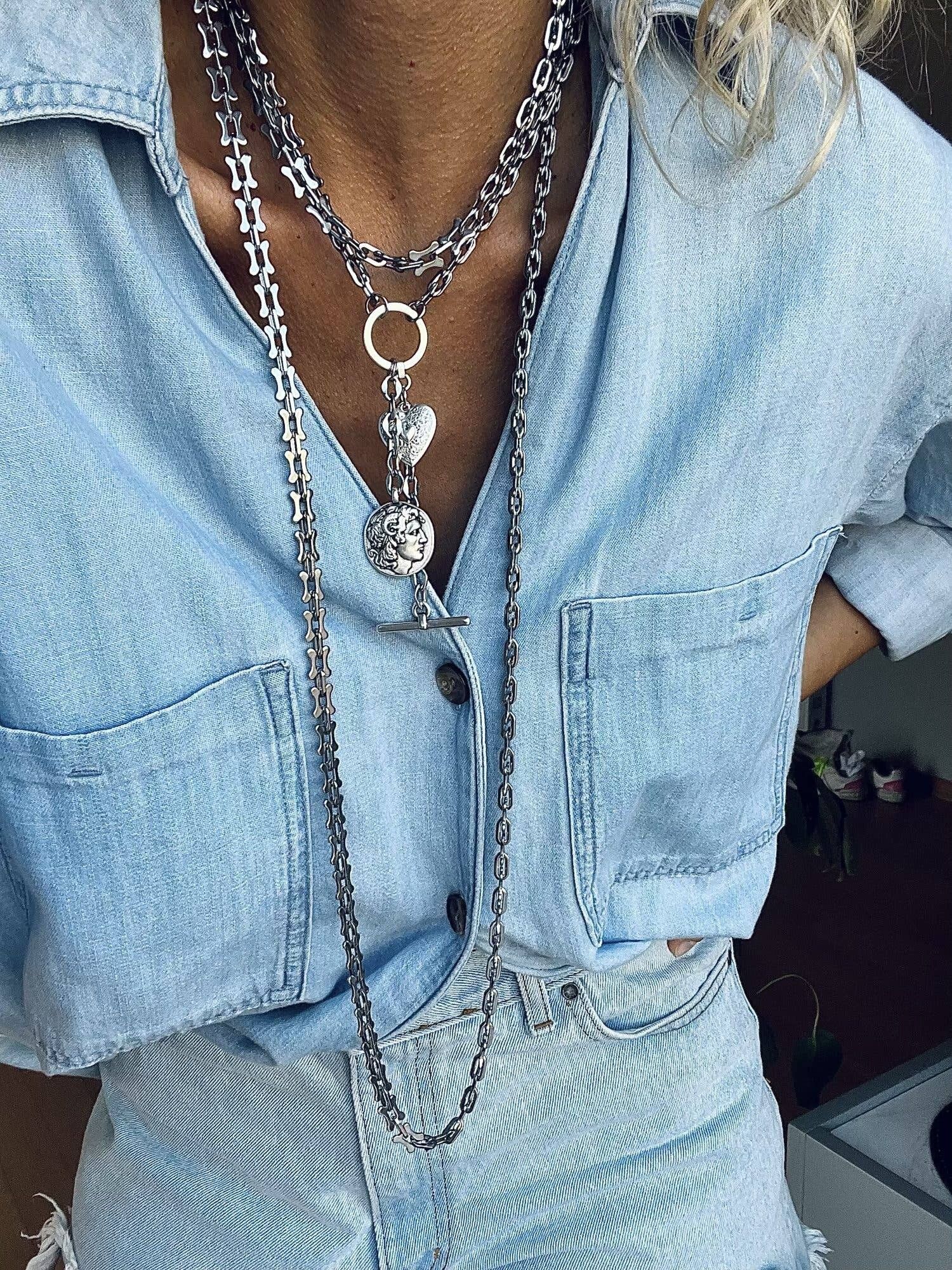 Collar largo y lazo con dije de plata