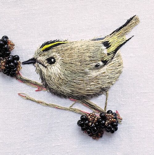 Goldcrest with brambles 10cm mini card