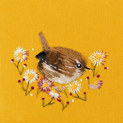 Wren with daisies 10cm mini card