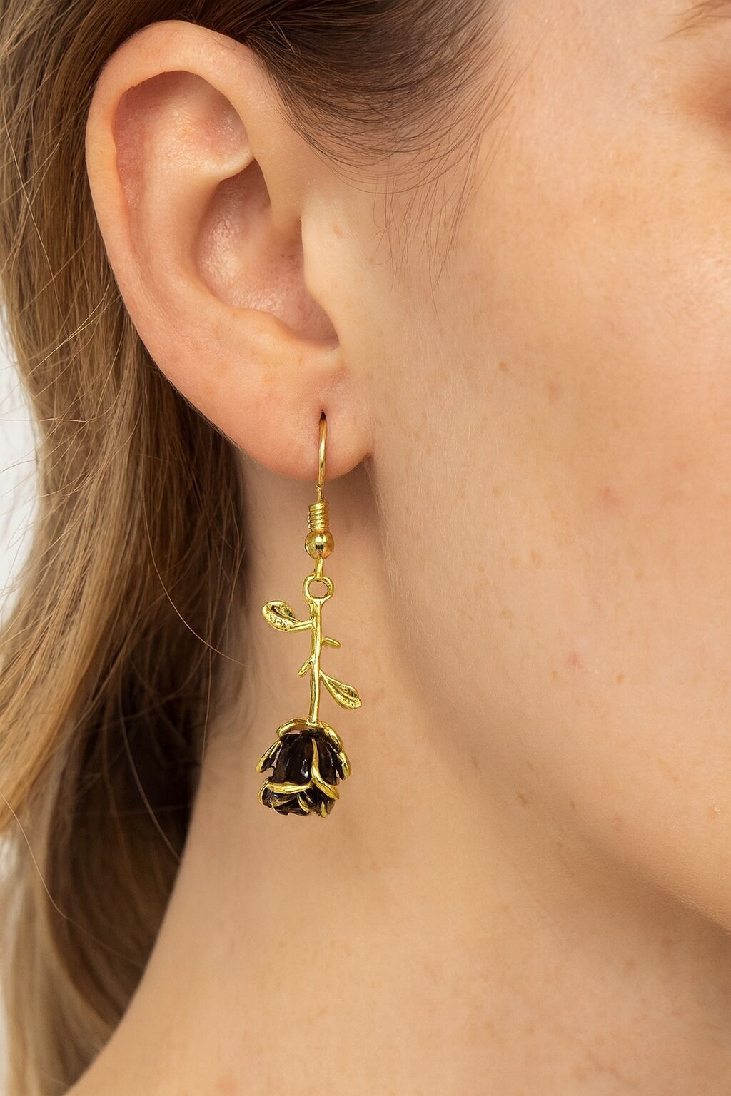 Orecchini a forma di rosa smaltata