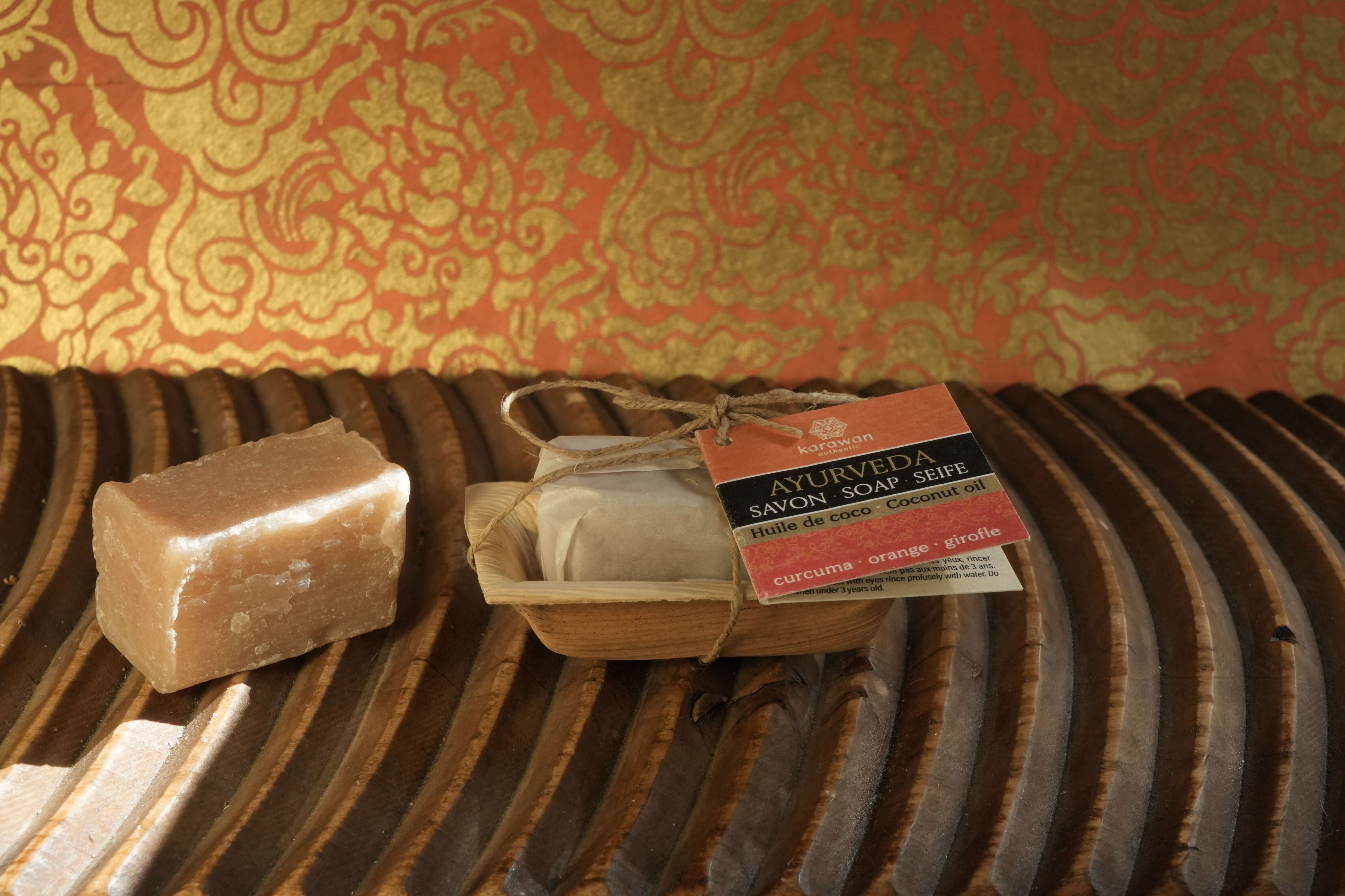 SAPONE SOLIDO AYURVEDICO - CURCUMA - FORMATO PICCOLO - 20G