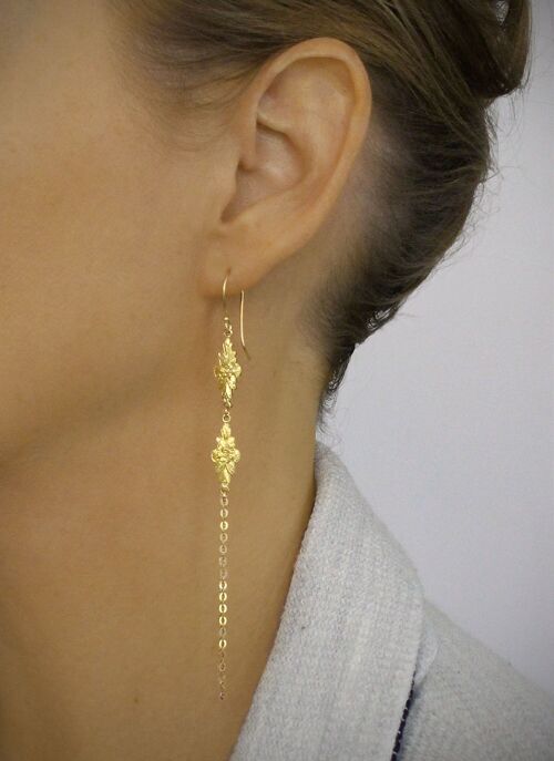 Gold dangle link earrings