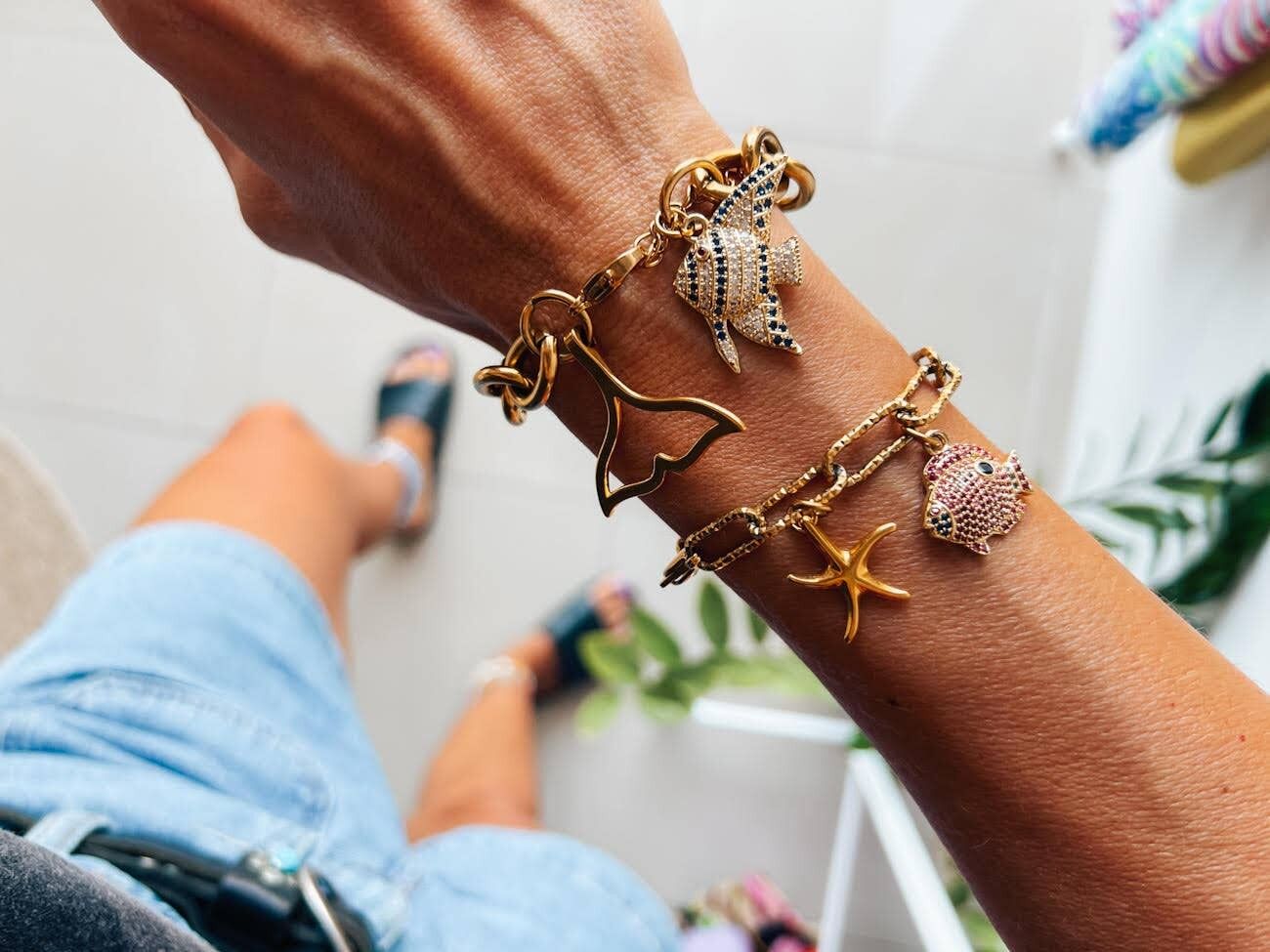 Pulsera de cadena de acero con forma de pez