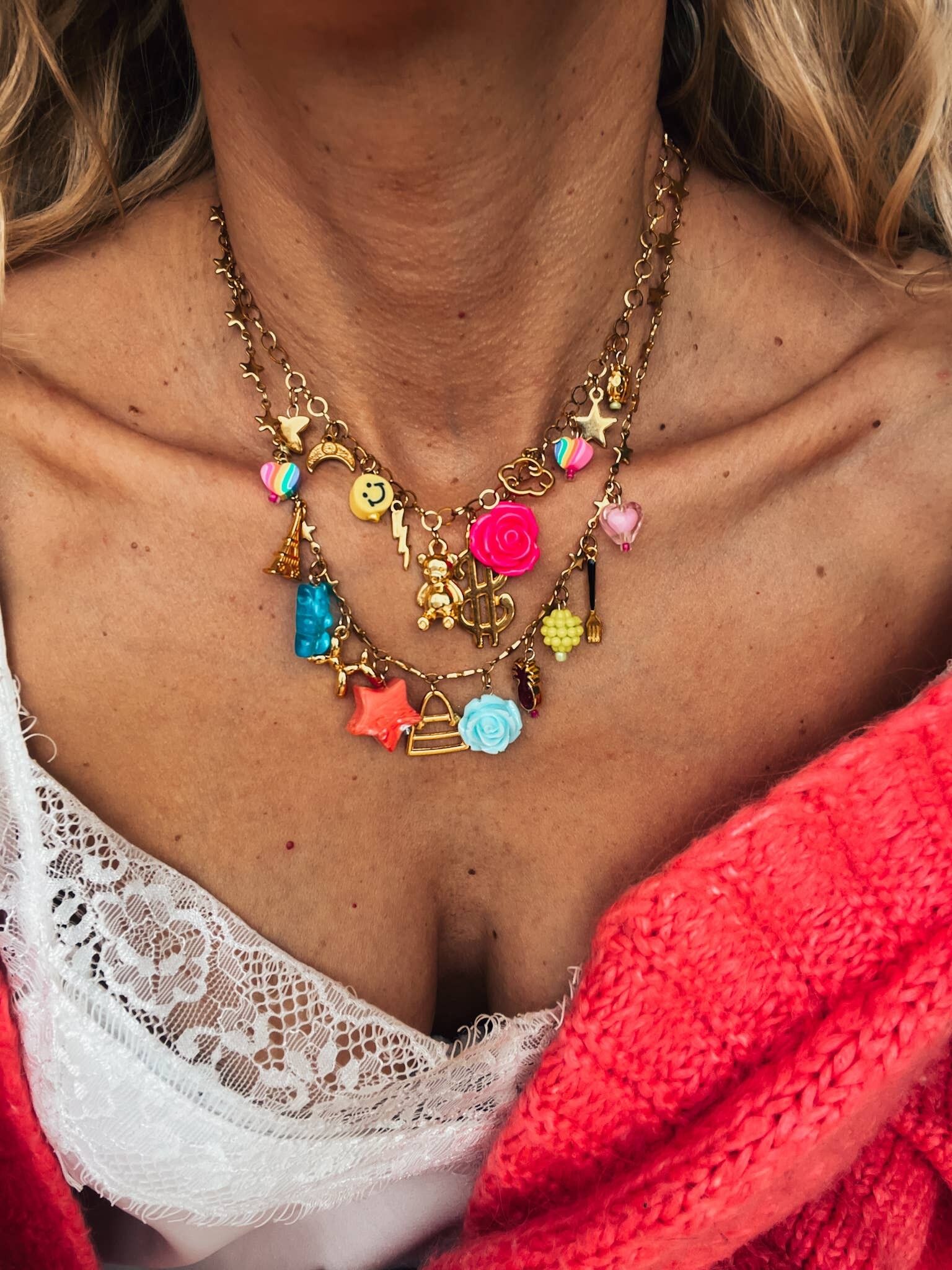 Collar vintage con dije de arcoíris