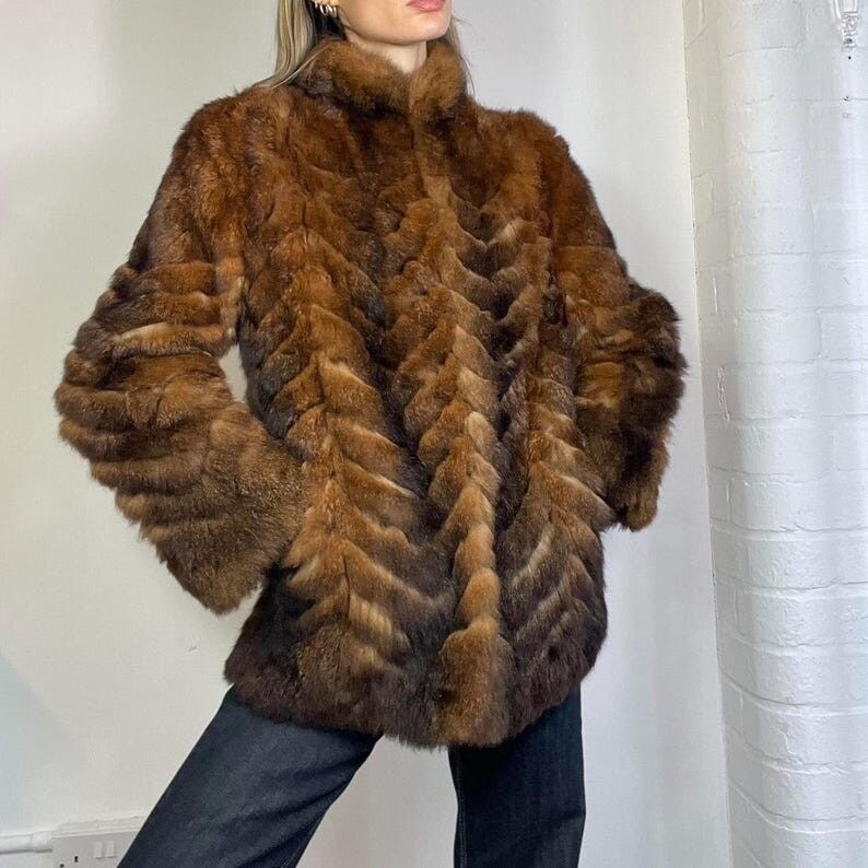 Luxury Vintage Mink Fur Coat: Elegant Brown Winter Jacket