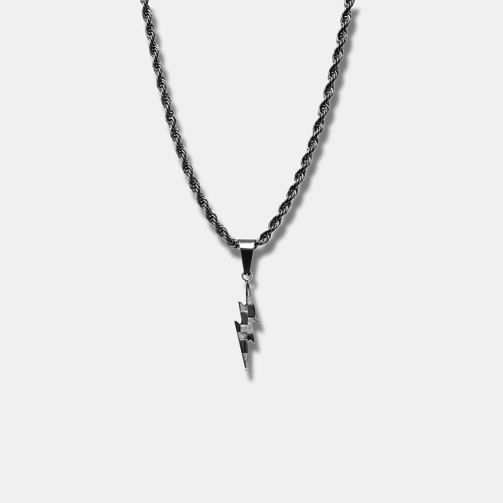 Collana con fulmine in fibra di carbonio