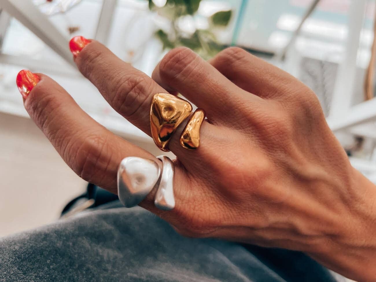 Bagues martelées épaisses en argent et en or