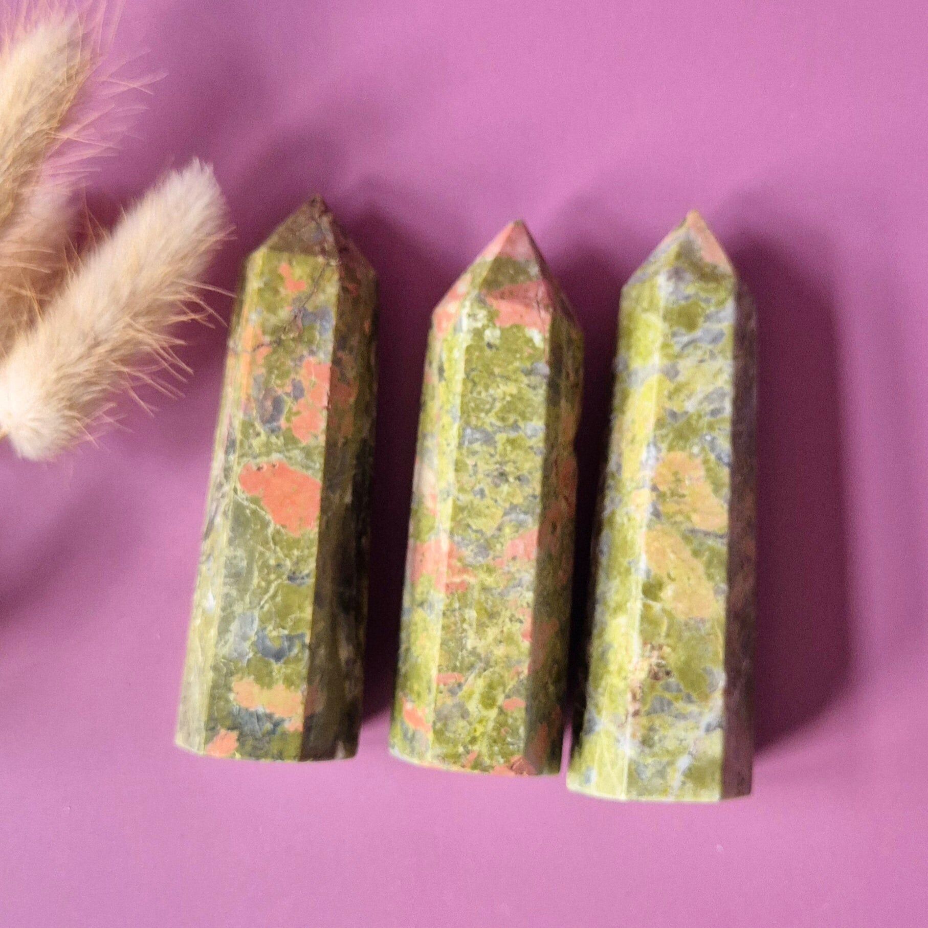 Torre de piedra preciosa Unakita (8–10 cm) Equilibrio • Crecimiento • Sanación emocional