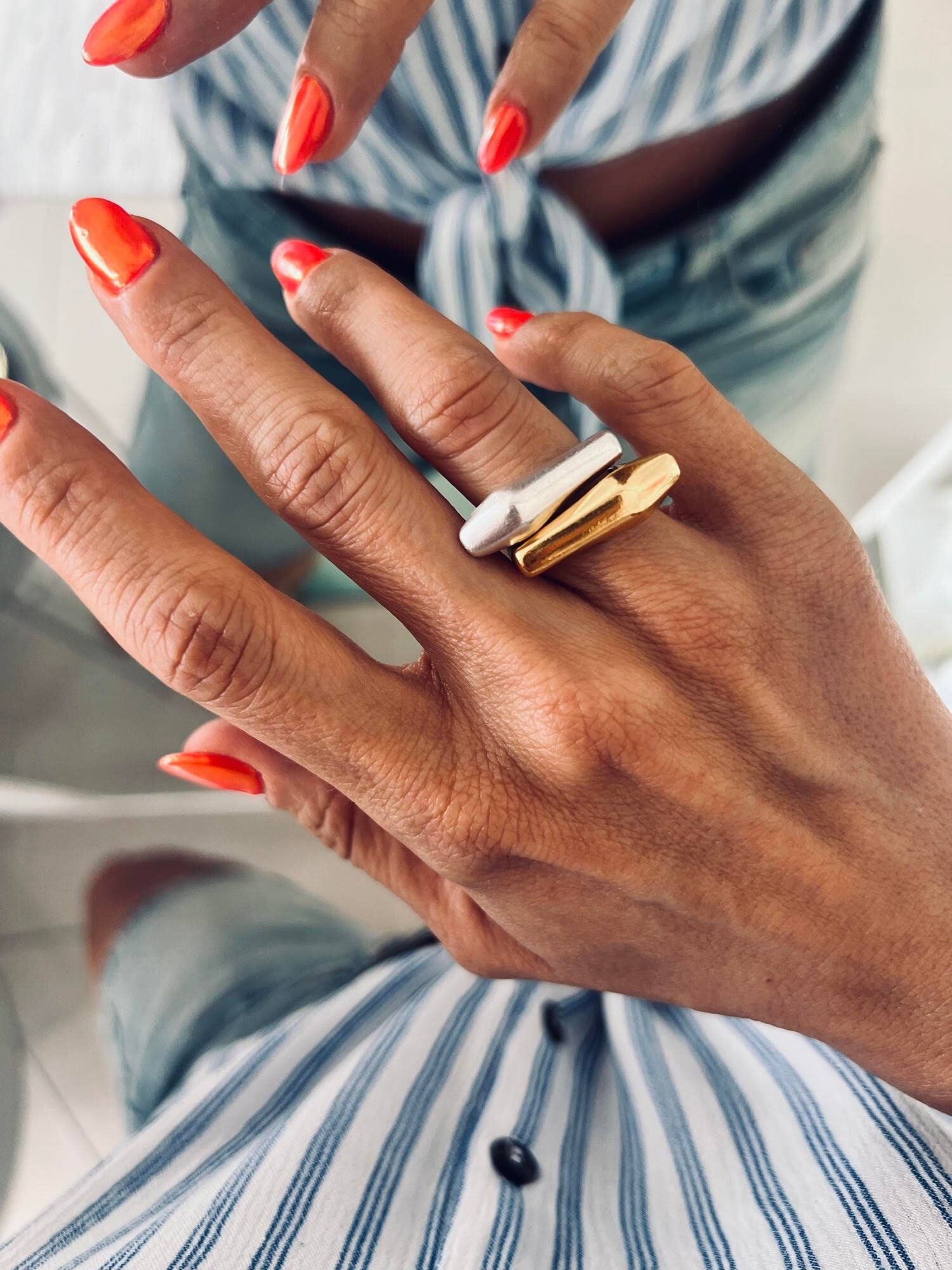 Bagues asymétriques en or et argent