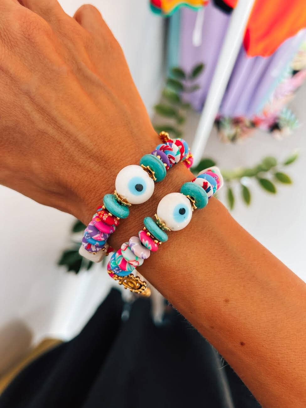Bracelet œil multicolore avec détails dorés