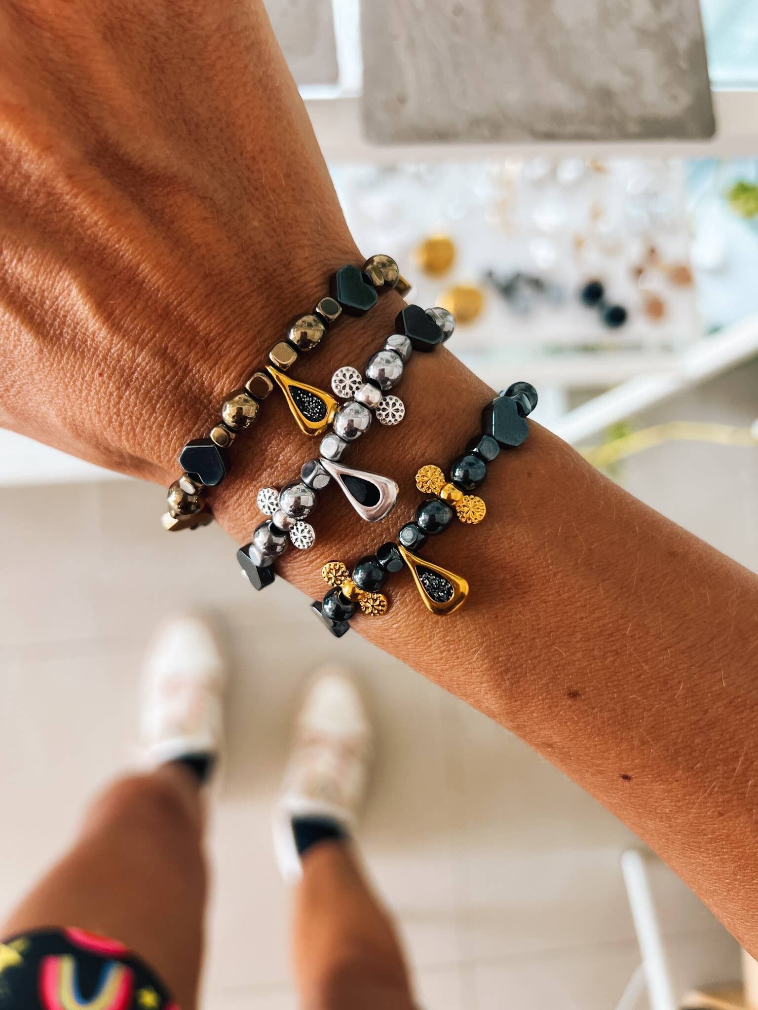 Pulseras apilables con cuentas de hematita semipreciosa