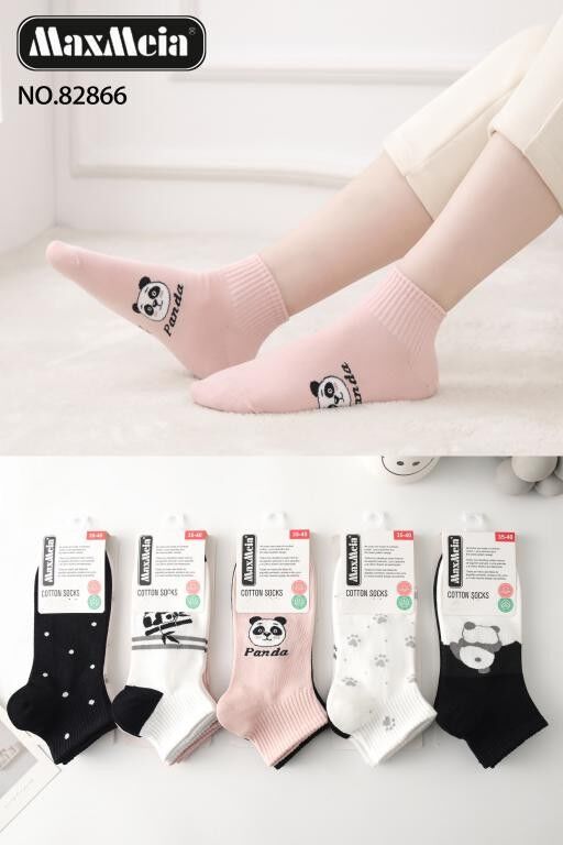 Calzini corti in cotone con design allegro. B2B