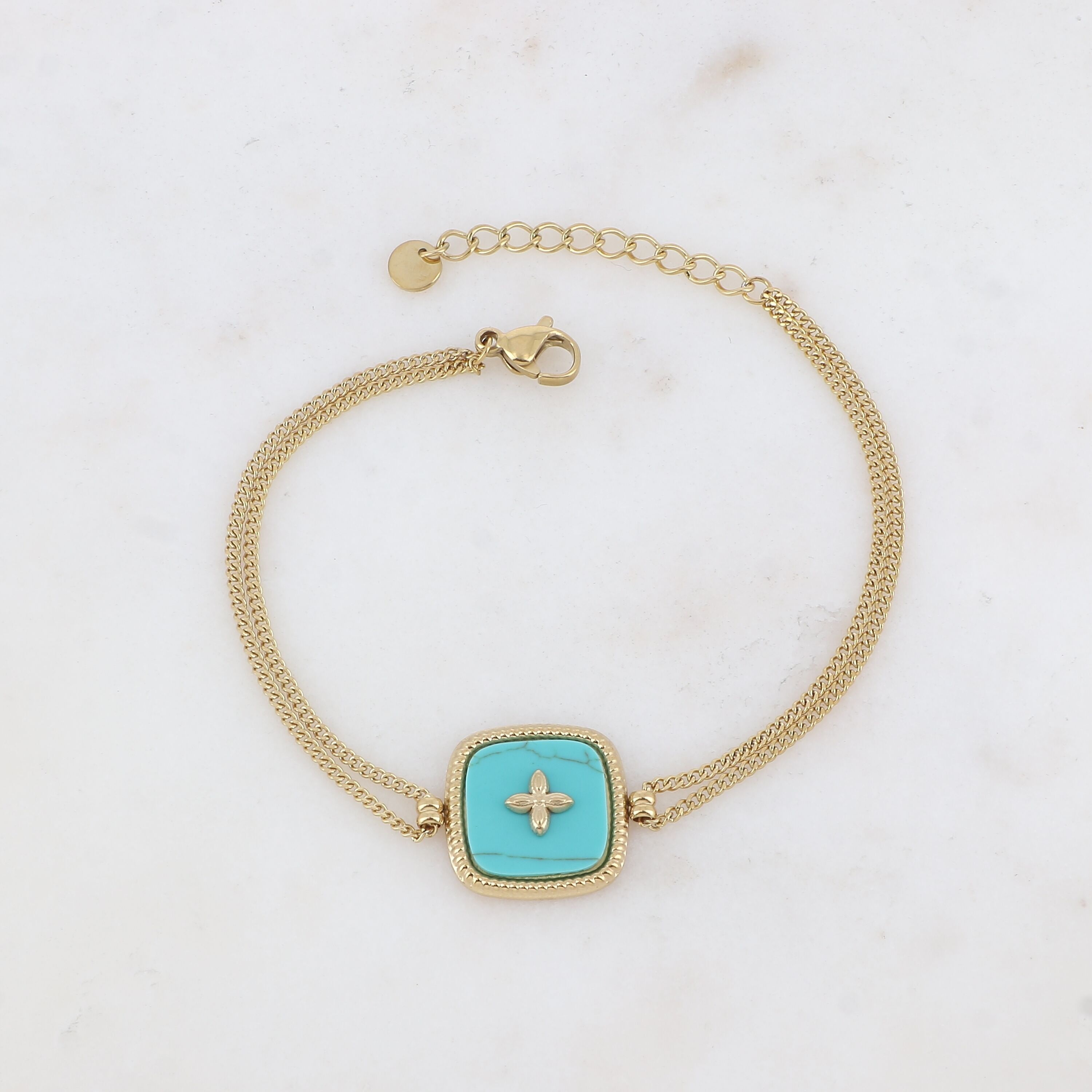 Bracelet with a square tassel adorned with mother-of-pearl or natural stone