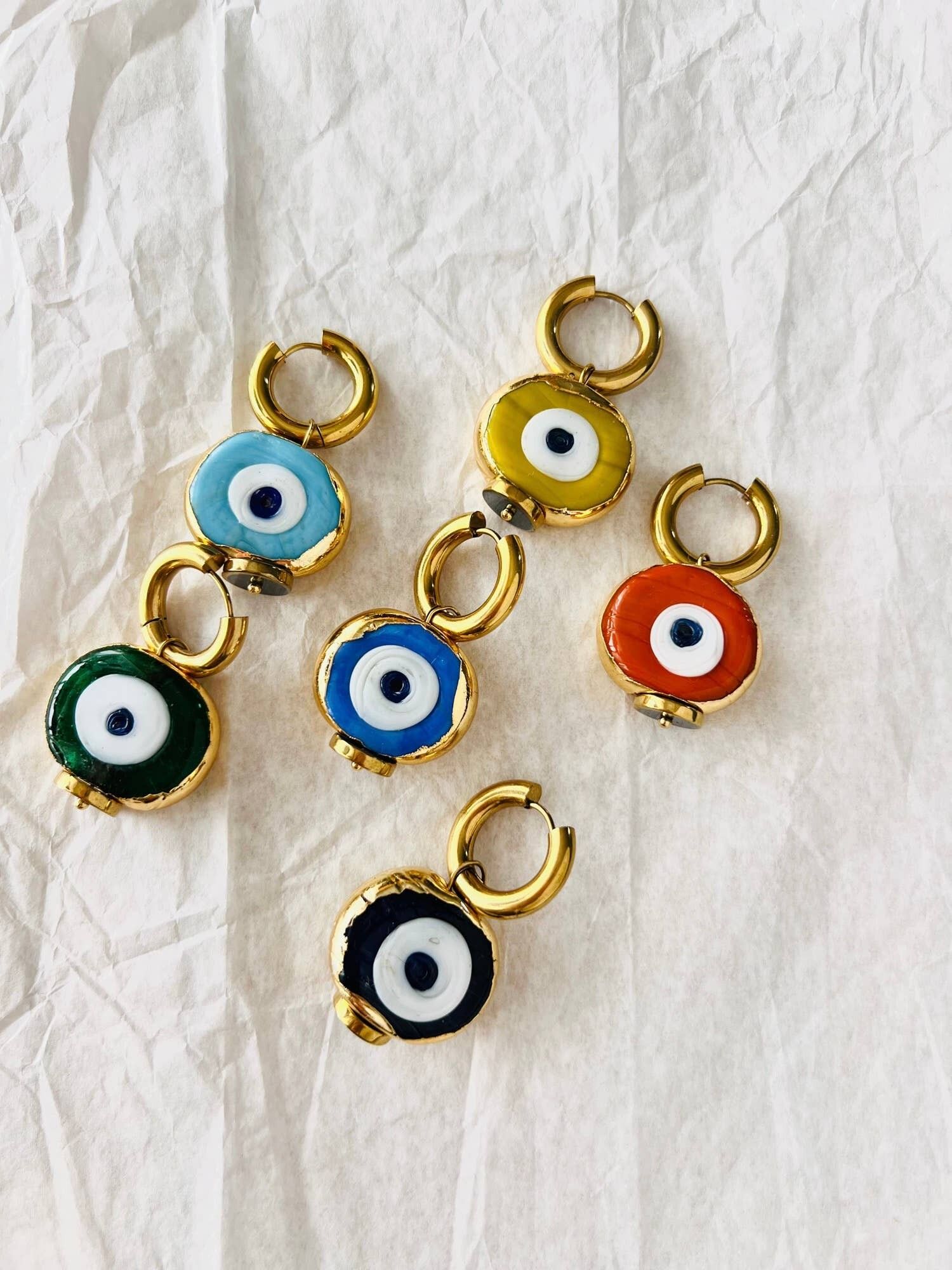 Pendiente de aro con ojo dorado XL individual