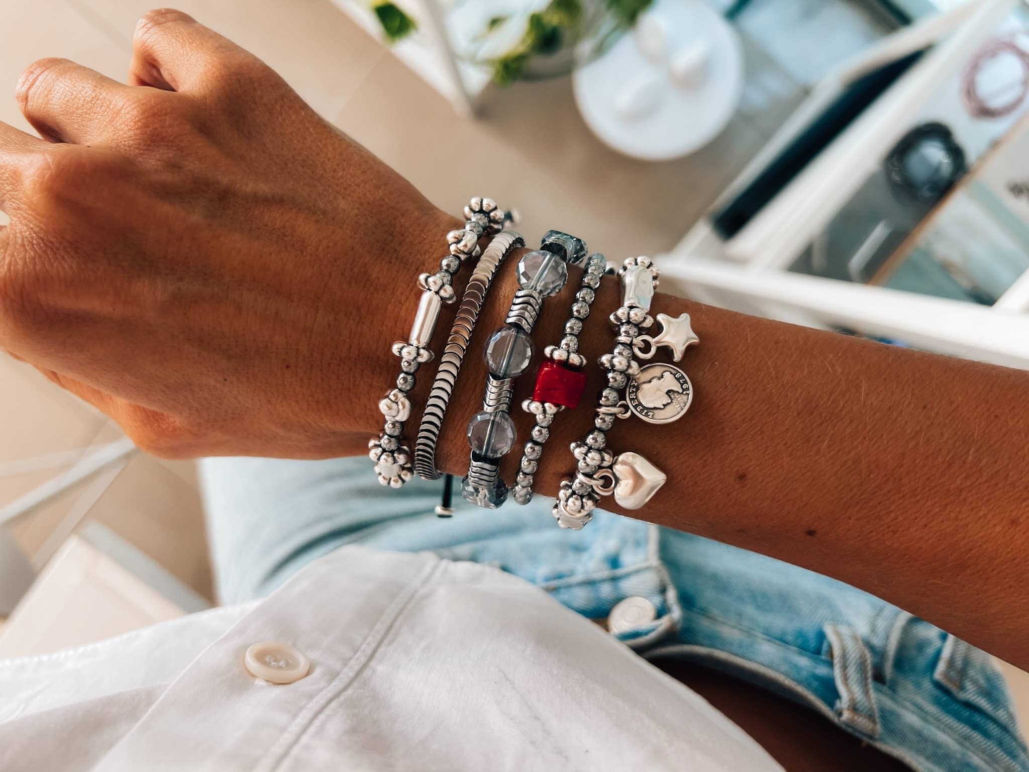 Pulseras apilables de cuentas de plata